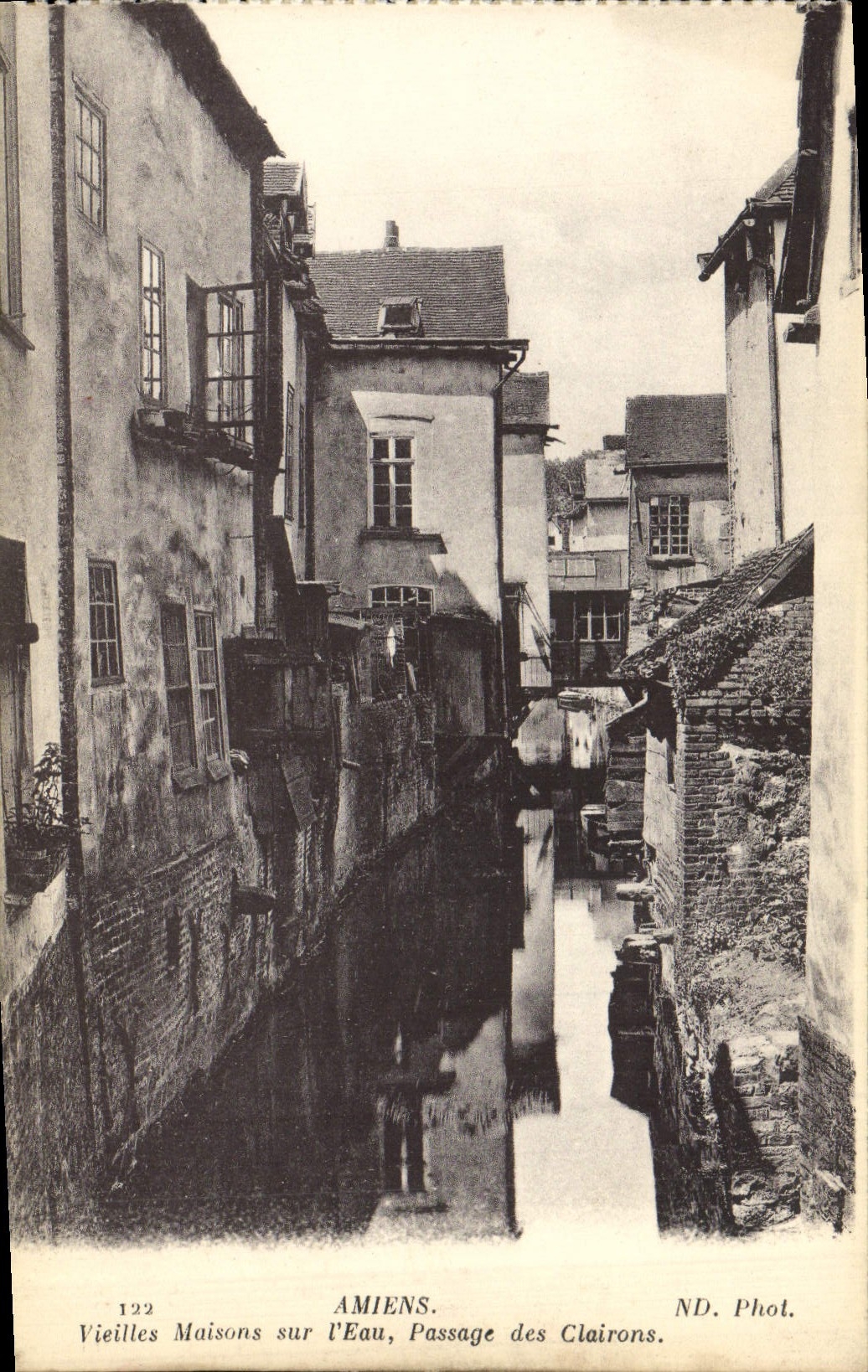 CPA Amiens Vieilles Maisons Sur l'eau Passage des clairons