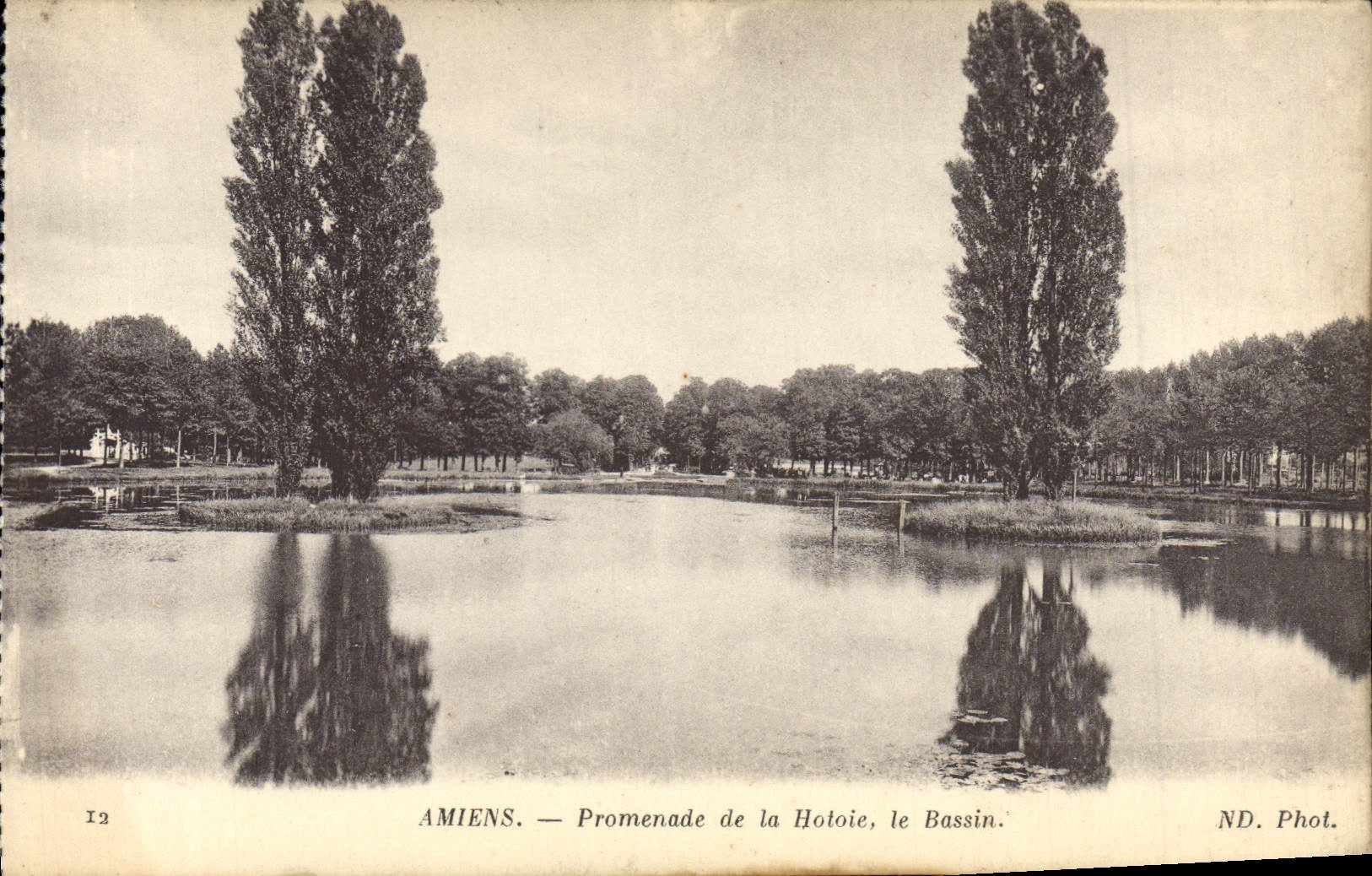 CPA Amiens Promenade de La Hotoie Le bassin 