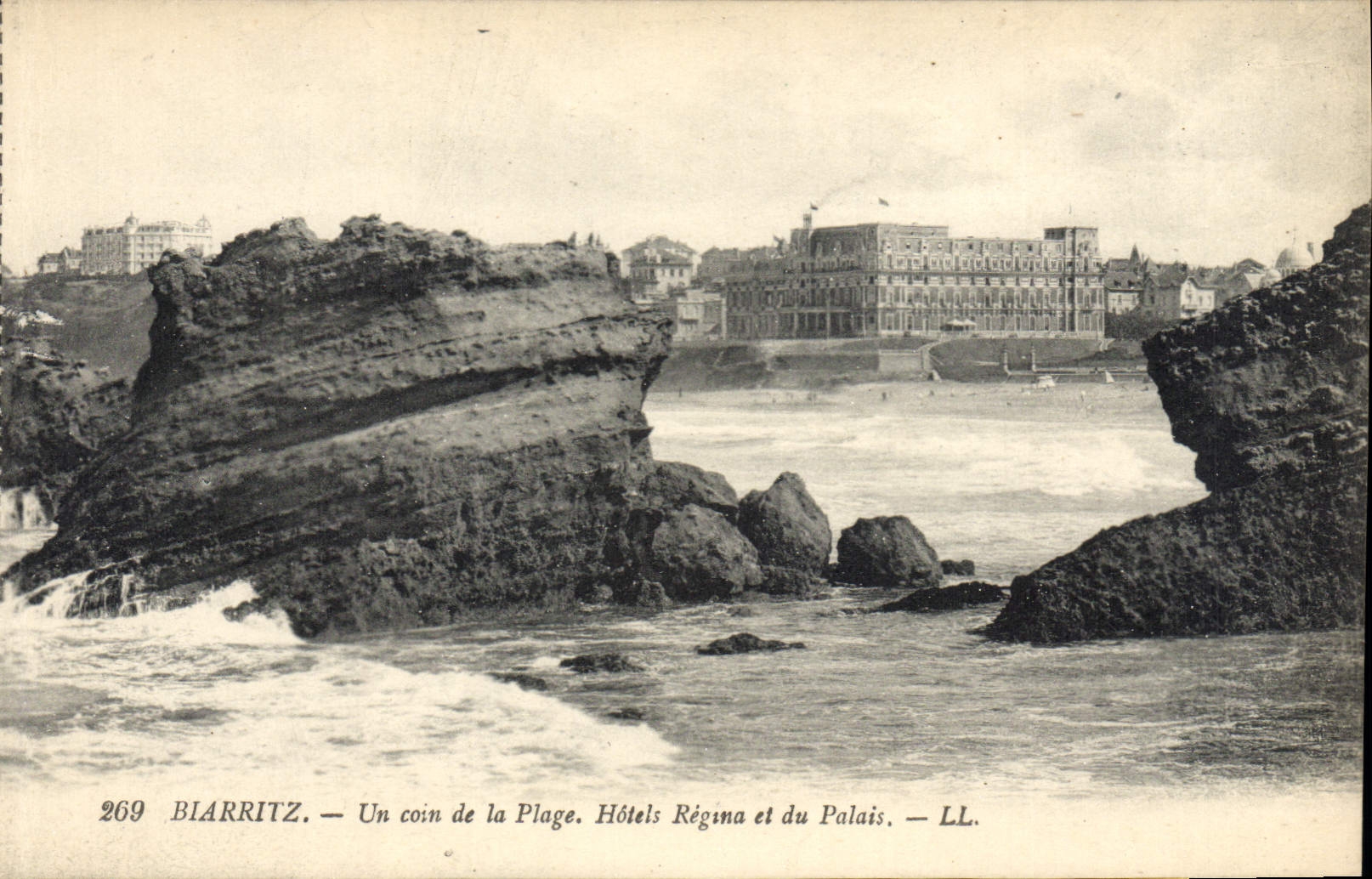 CPA Biarritz Un Coin de la Plage Hotels Regina et du Palais