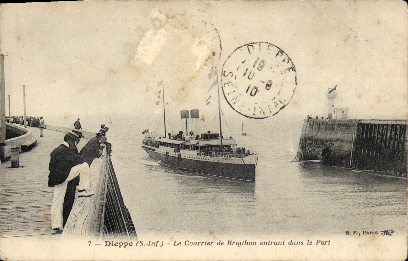 CPA Dieppe Le Courrier de Brigthon Entrant dans le Port Bateau