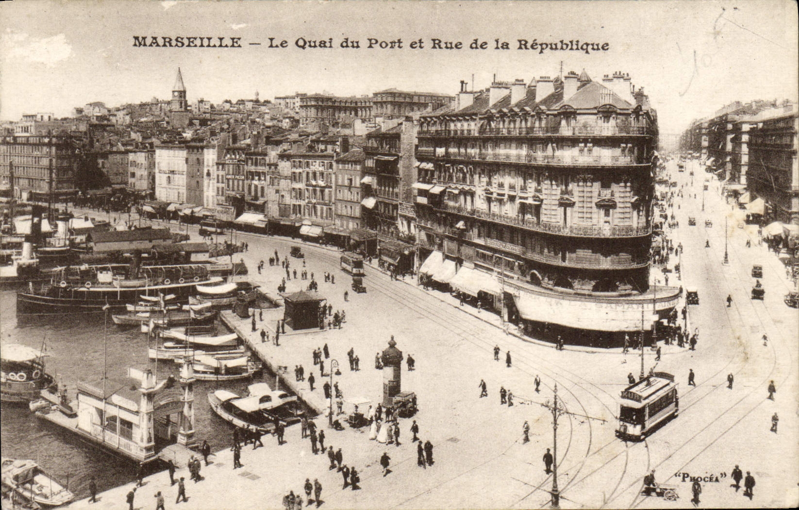 CPA Marseille Le Qual du Port et Rue de la Republique Bateaux Tramway