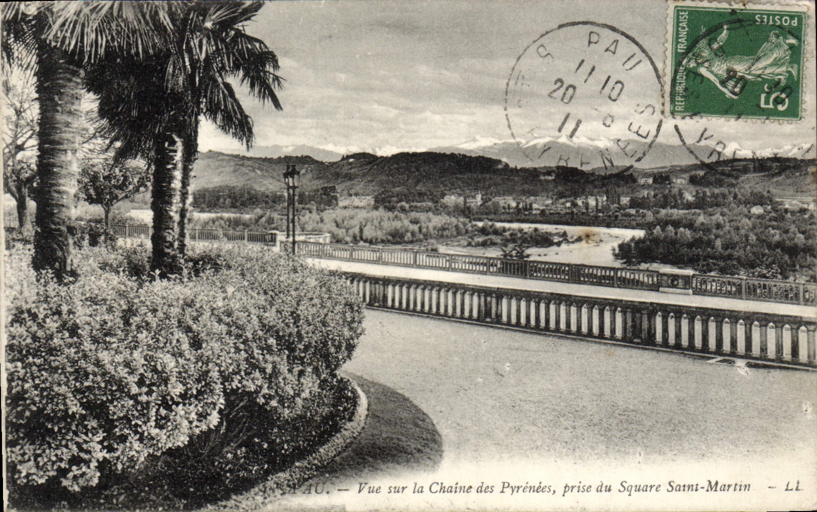 CPA Pau Vue Sur la Chaine des Pyrenees prise du Square Saint Martin
