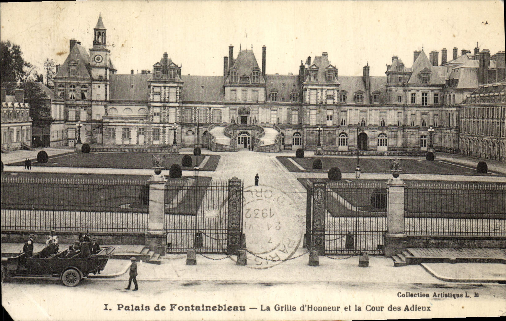 VINTAGE POSTCARD Palate of Fontainebleau the Grid of Honor and Court of the good-byes