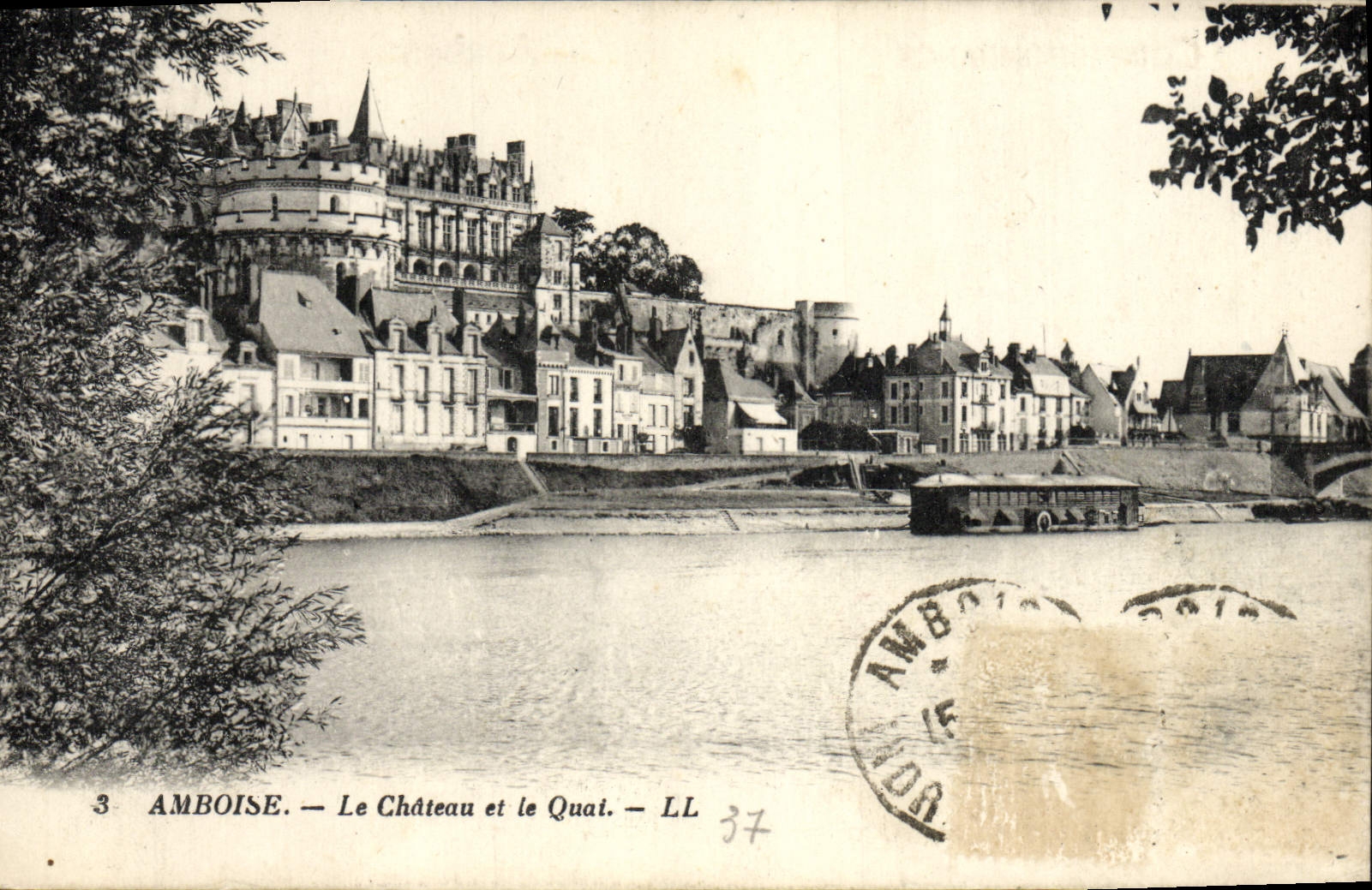 CPA Amboise Le Chateau et le Quai