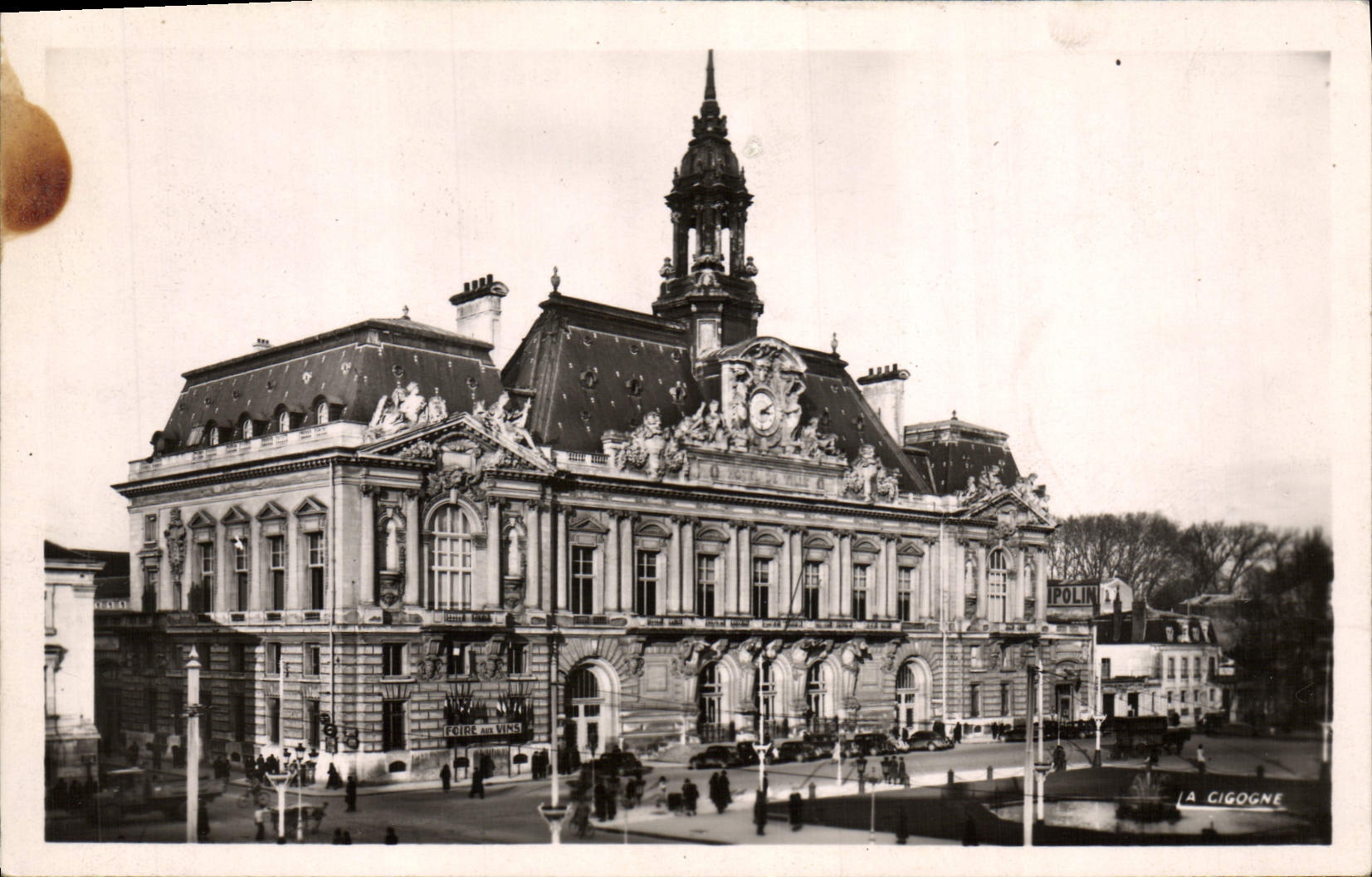 VINTAGE POSTCARD Tours the Town hall