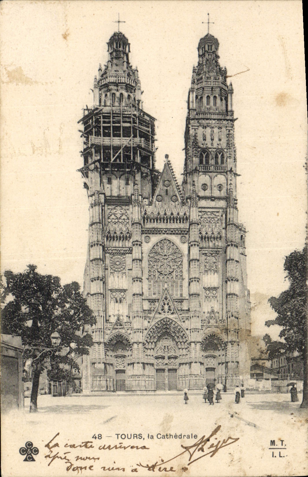 VINTAGE POSTCARD Tours the Cathedral