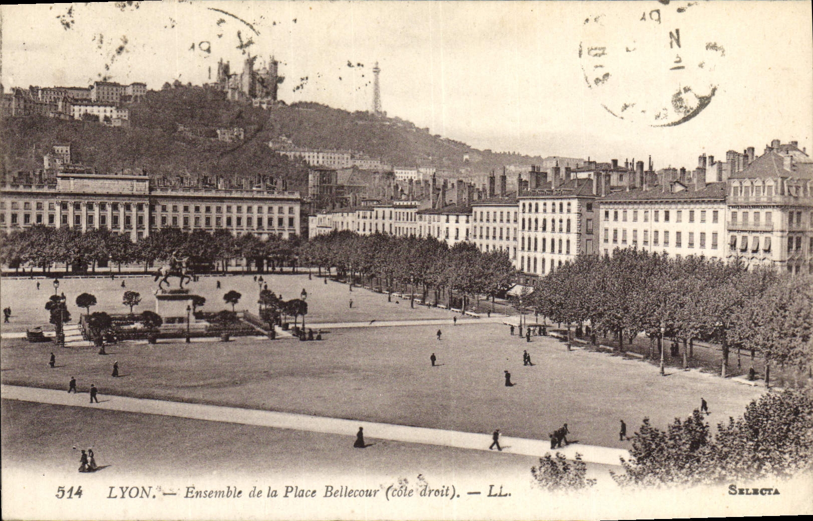 VINTAGE POSTCARD Lyon Together of the Bellecour Place