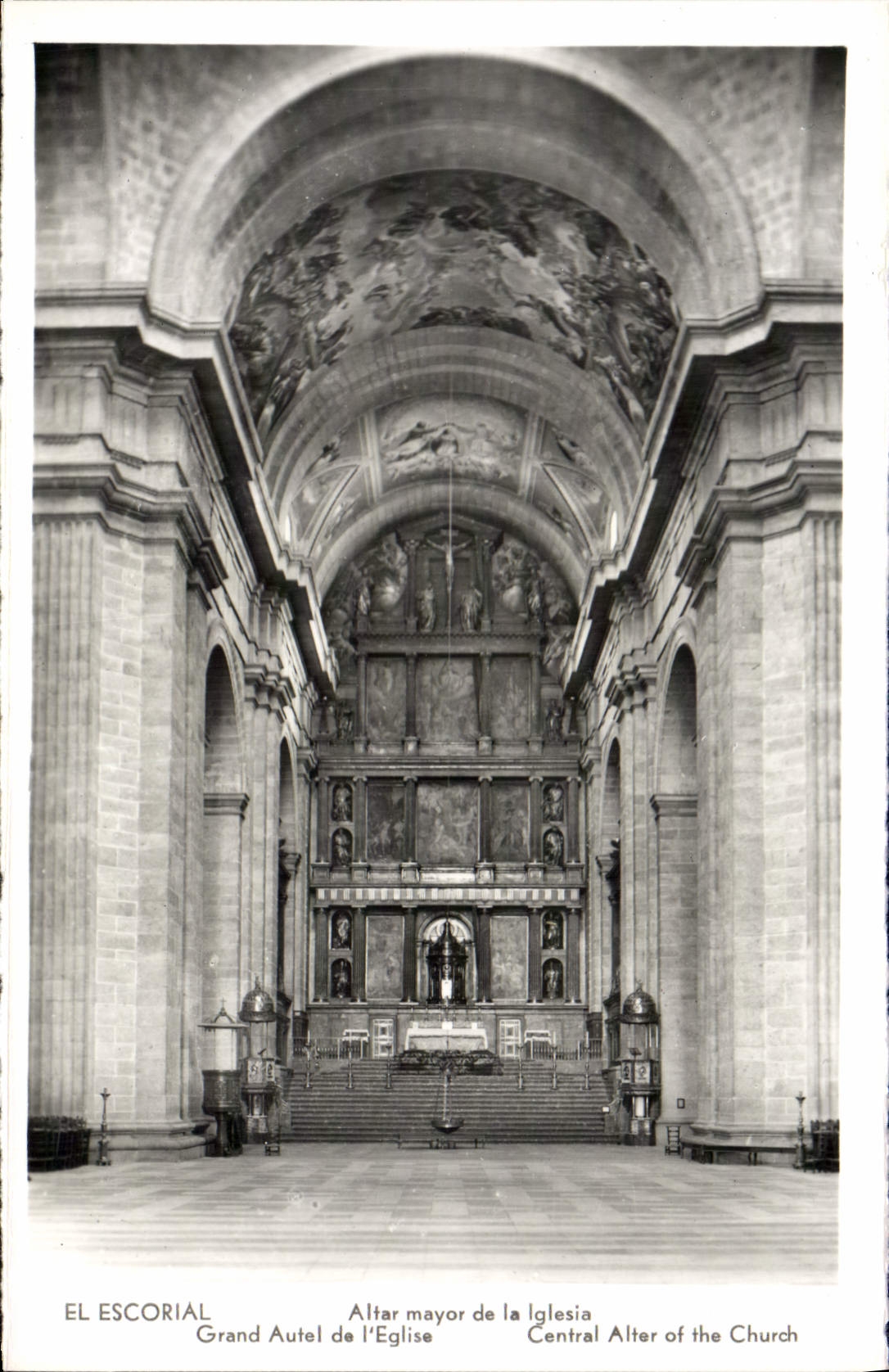 CPA El Escorial Altar mayor de la Iglesia