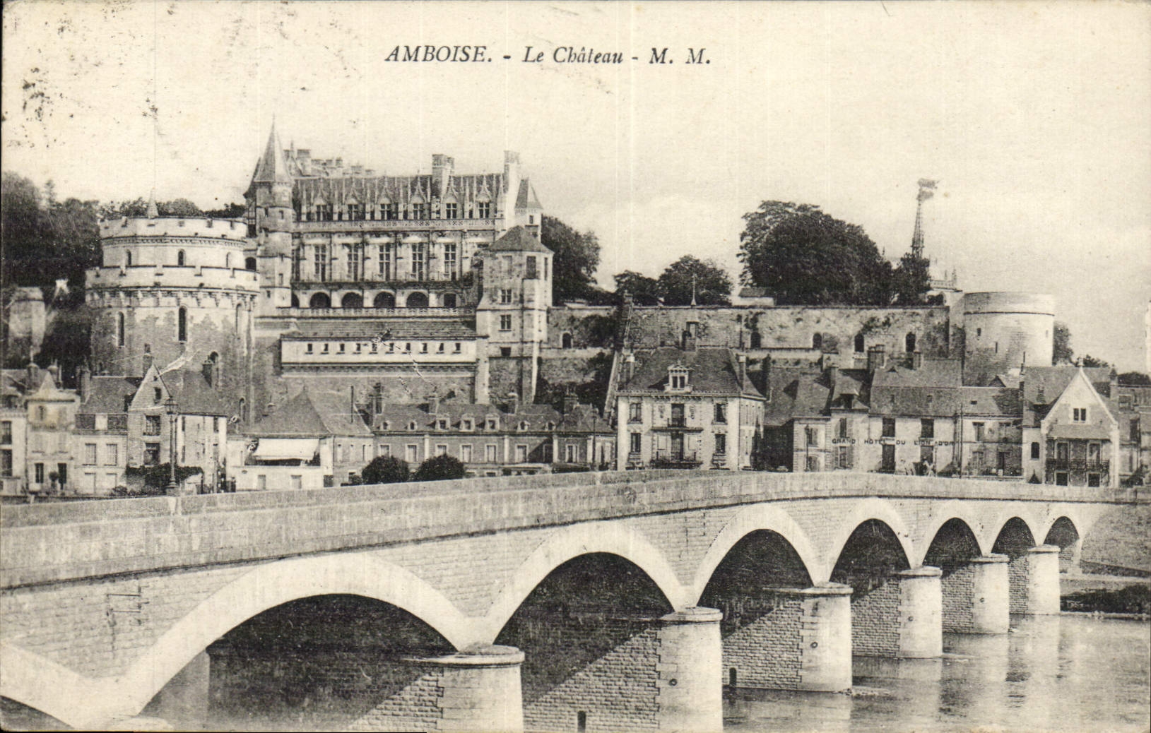 VINTAGE POSTCARD Amboise the Castle