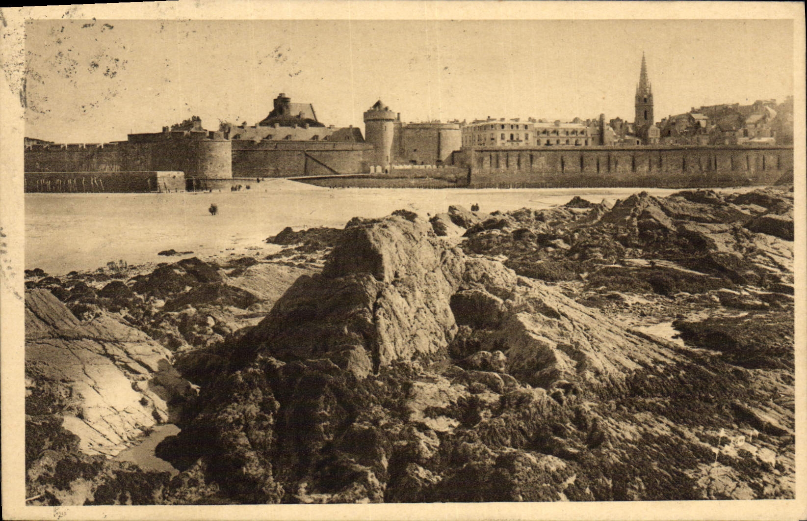 CPA St Malo la ville vue du Fort National