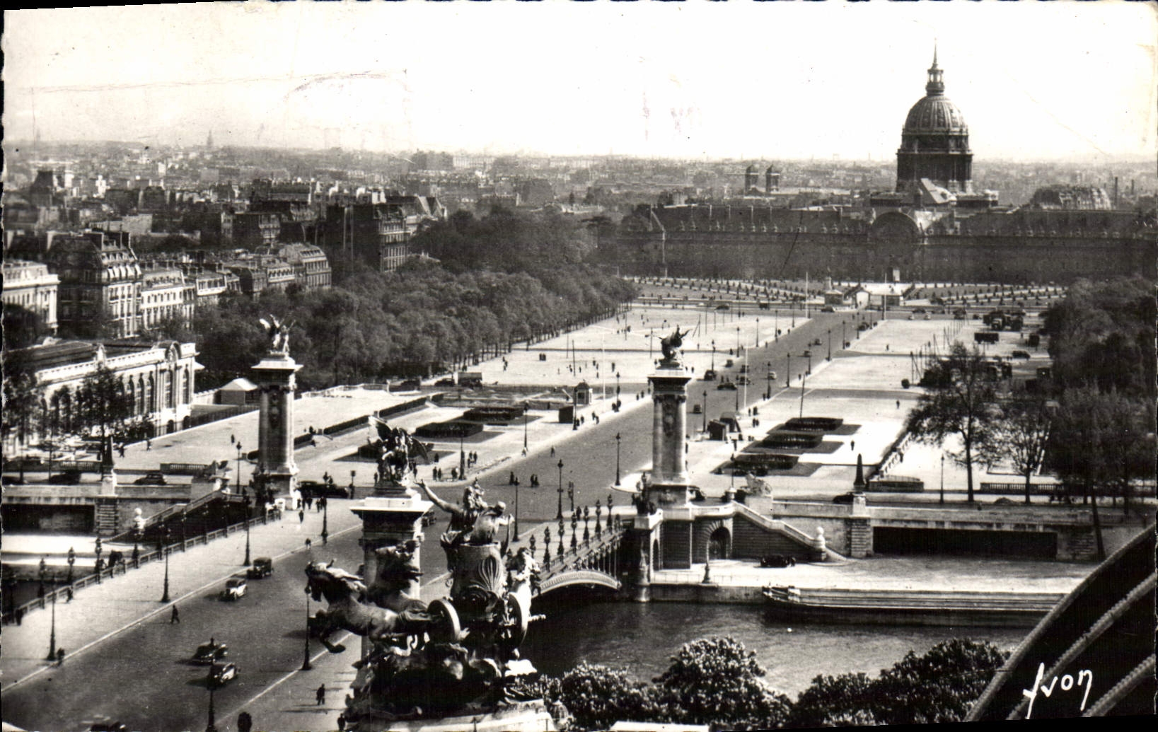 CPM Paris En Flanant Pont Alexandre III et esplanade des Invalides