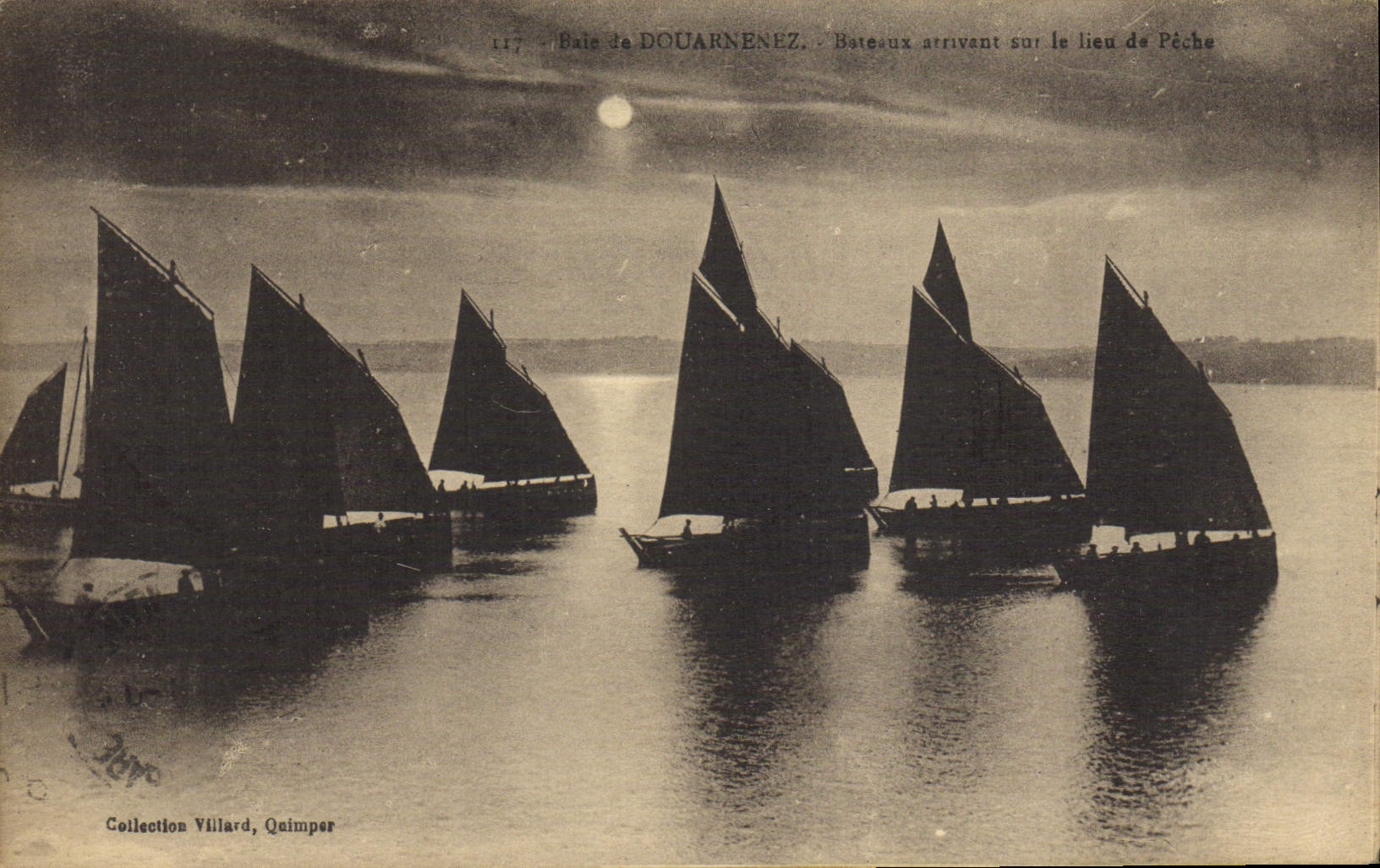 VINTAGE POSTCARD Bay of Douarnenez Incoming vessels on the place of sin Boats