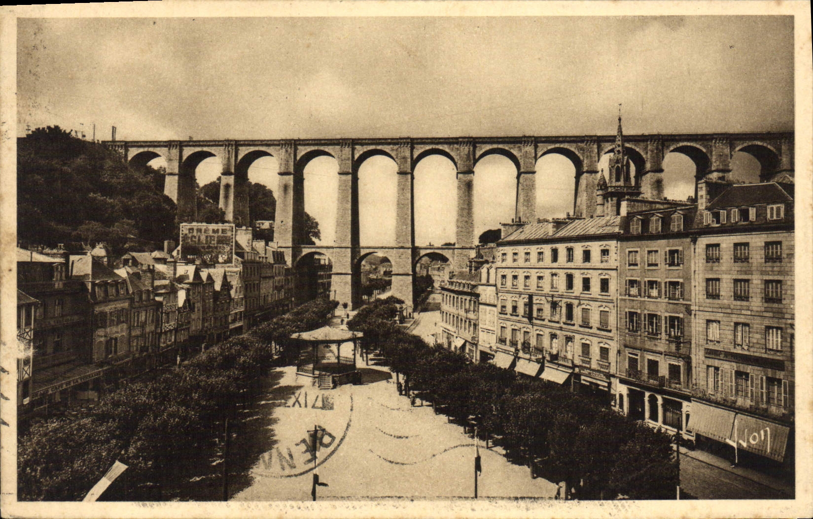 CPA Morlaix La Place Thiers et le Viaduc