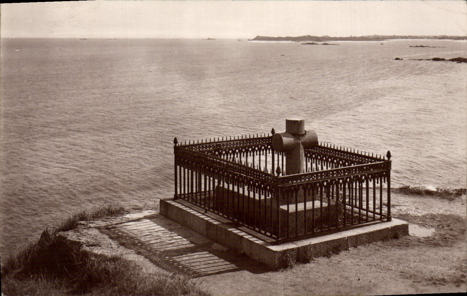 VINTAGE POSTCARD Holy Malo Tomb of Chateaubriant