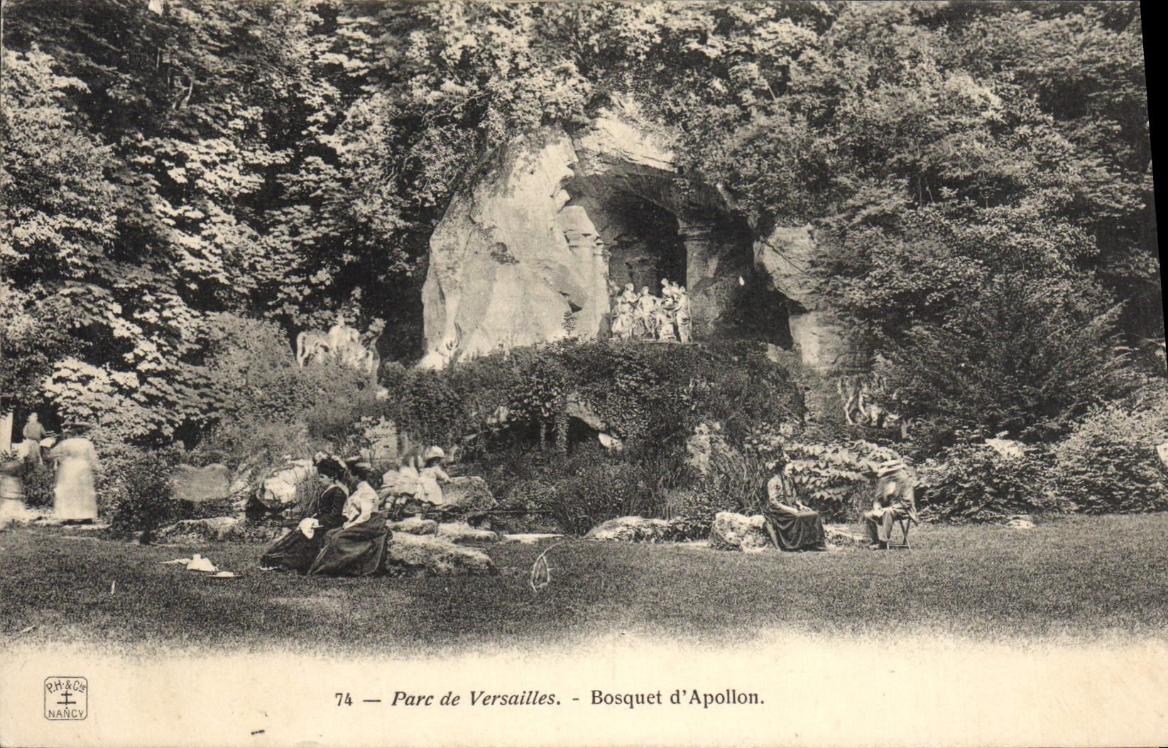 VINTAGE POSTCARD Park of Versailles Thicket of Apollo