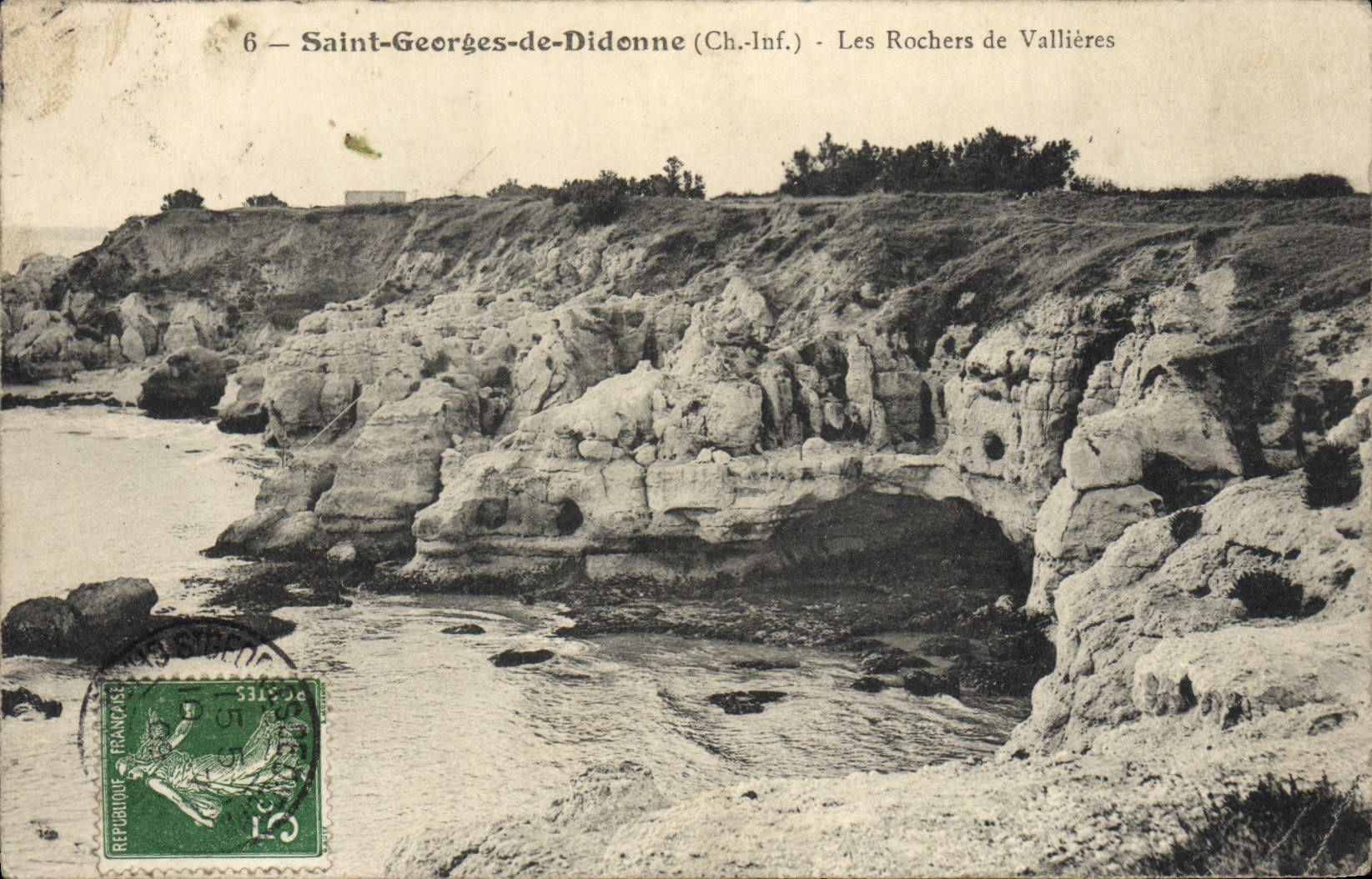 VINTAGE POSTCARD Holy Georges de Didonne Rocks of Vallieres