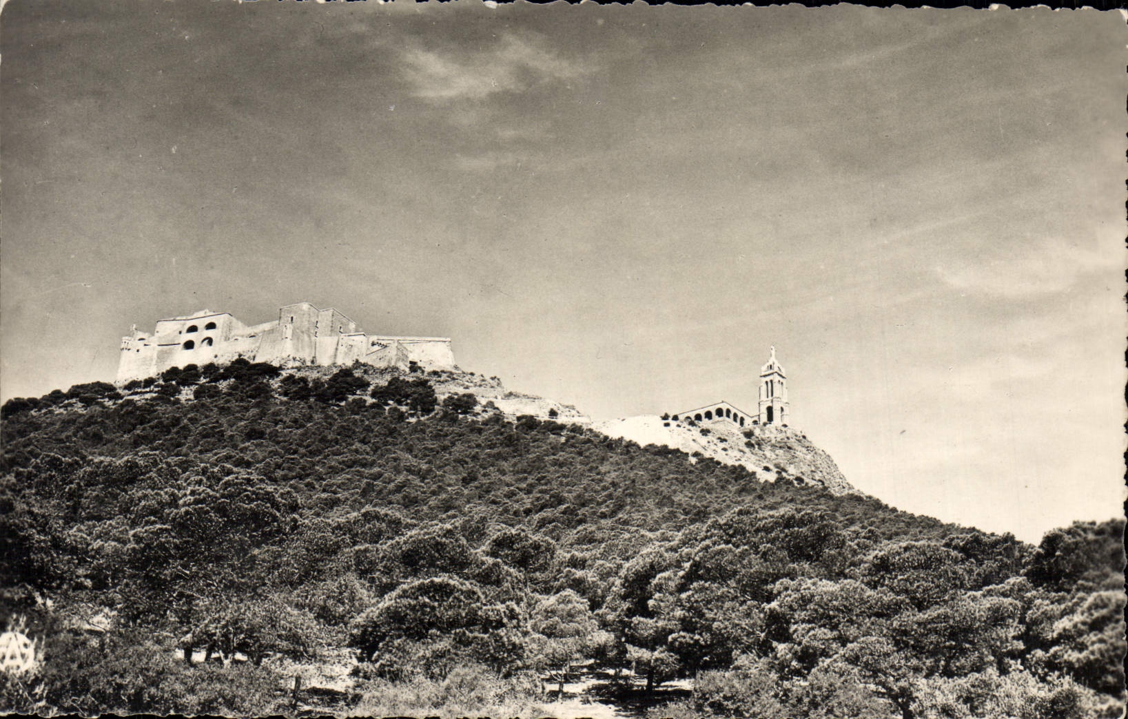 POSTAL MODERNA Orán la basílica y Fort de Santa Cruz