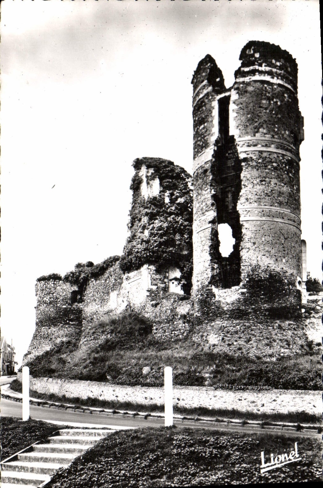 CPM Champtoce Ruines du Chateau Gilles de Retz dit Barbe Bleue 