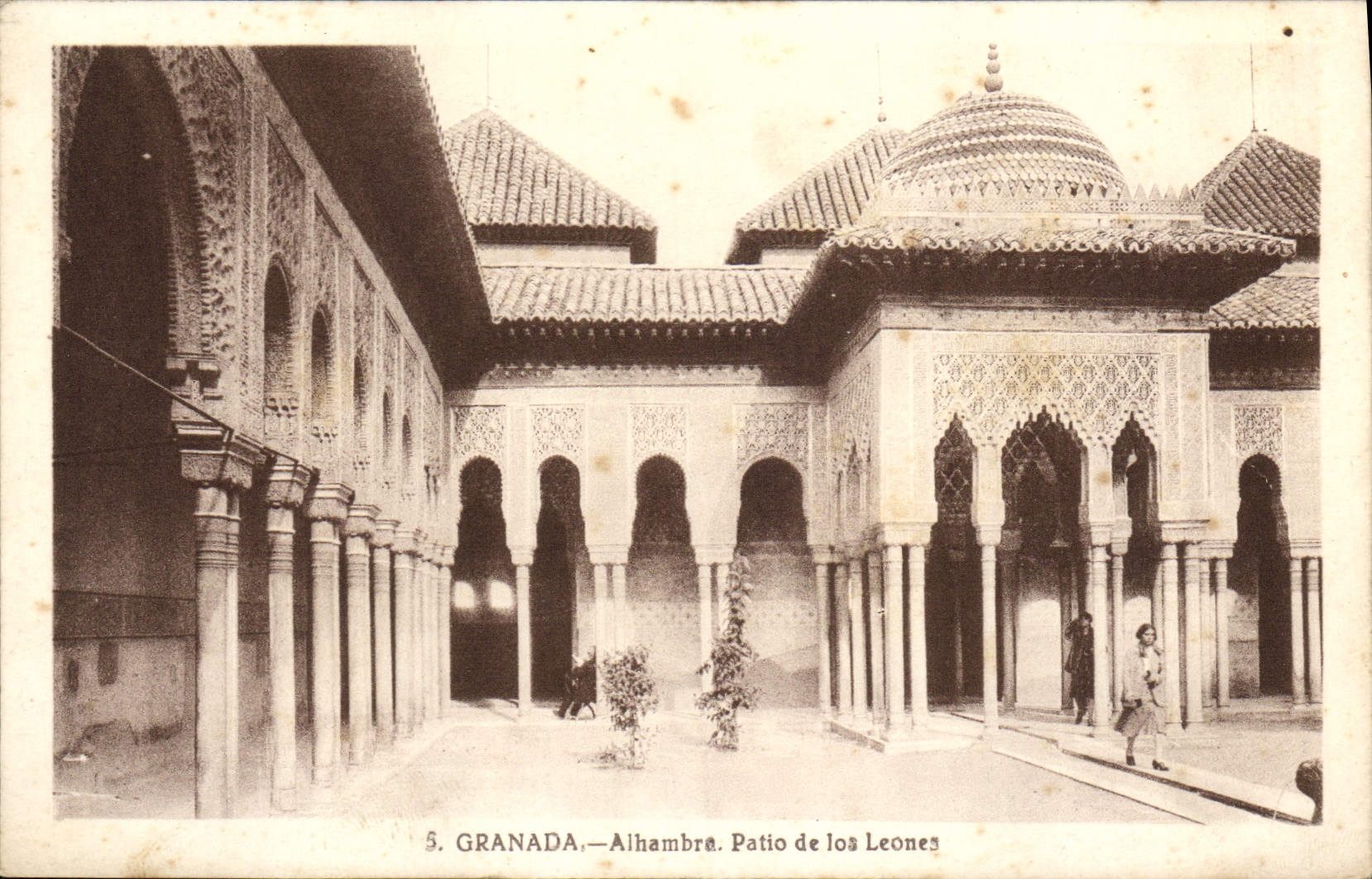 VINTAGE POSTCARD Granada Alhambra Patio of los Leones