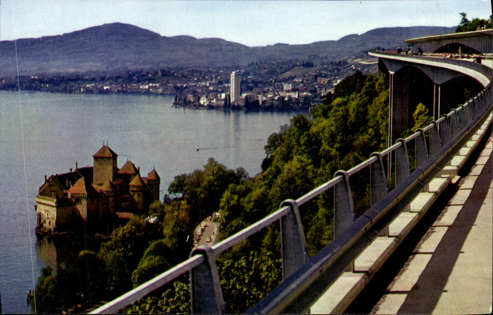CPM Lac Leman Le Chateau de Chillon et la Ville de Montreux vus depuis la RN 9
