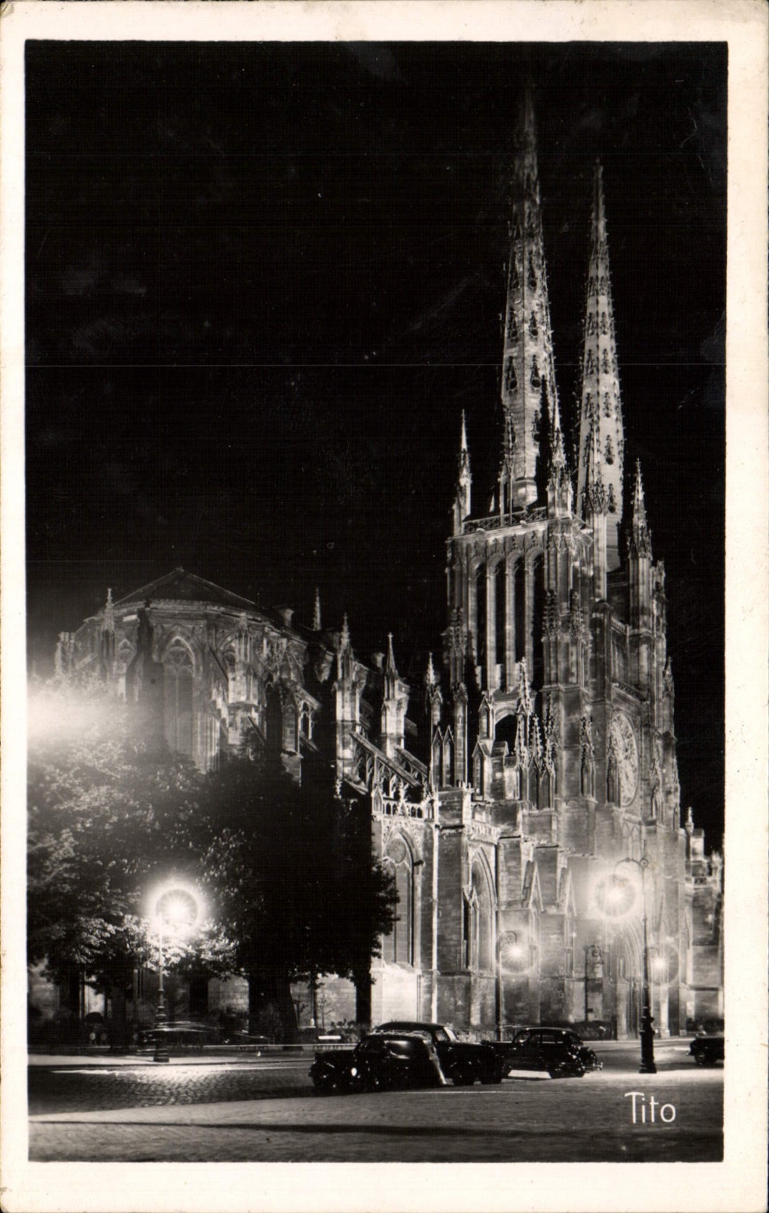 MODERN CARD Bordeaux Arrows of the Cathedral Saint Andre