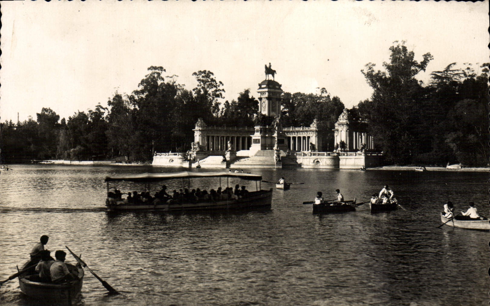 MODERN CARD Madrid El Retiro Estanque Boats Boats