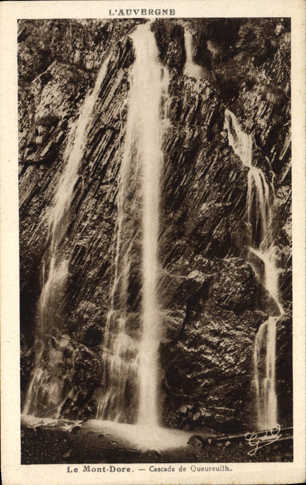 VINTAGE POSTCARD the Mount Gilds Cascade of Queureuitlh