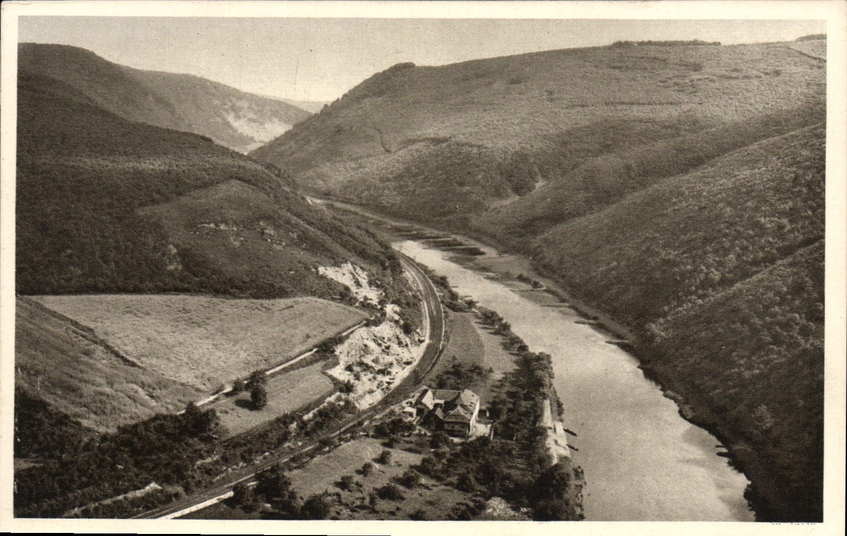 VINTAGE POSTCARD Blick von der Michelskapelte auf Saarhausen