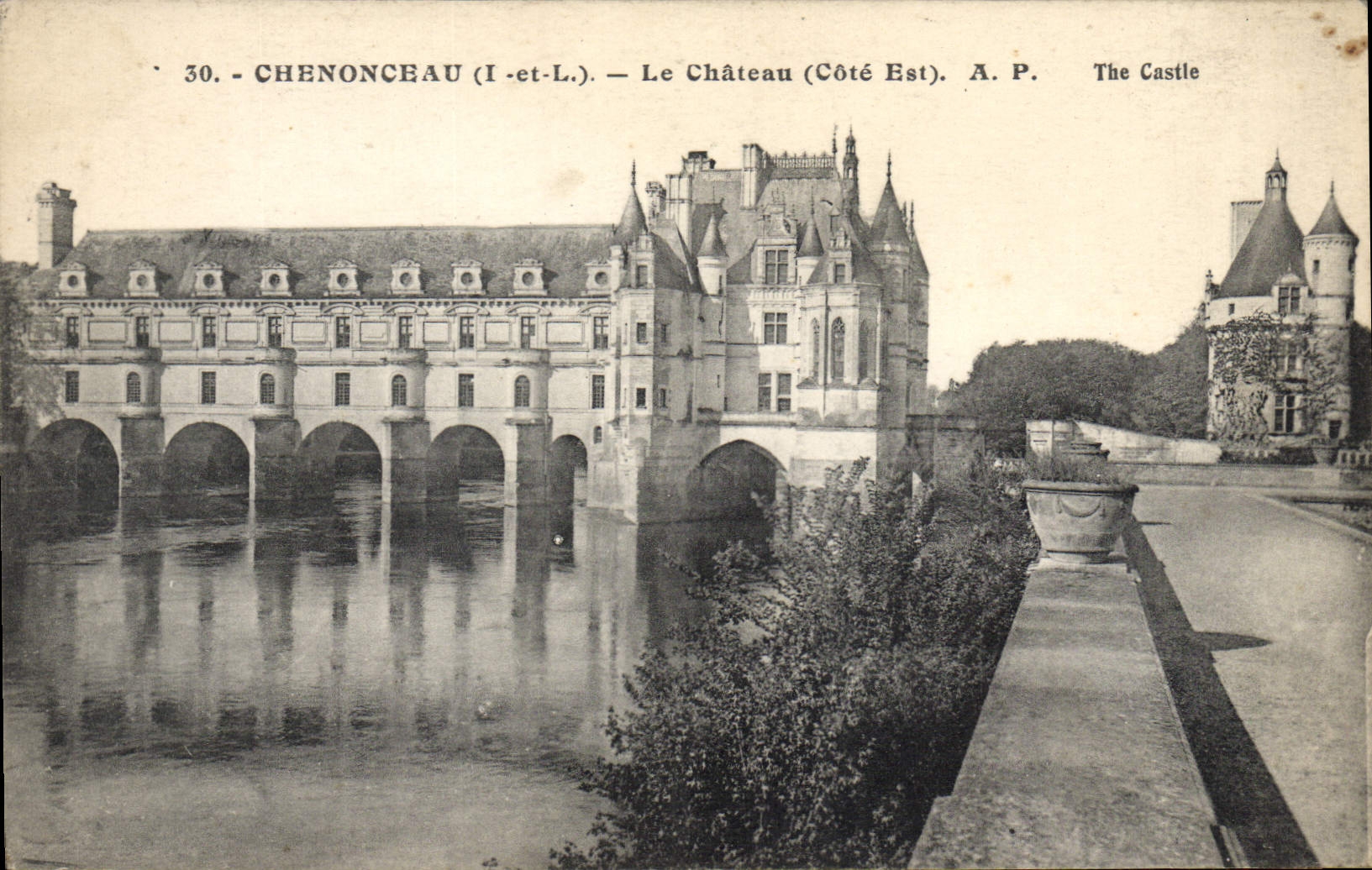 VINTAGE POSTCARD Chenonceau the Castle