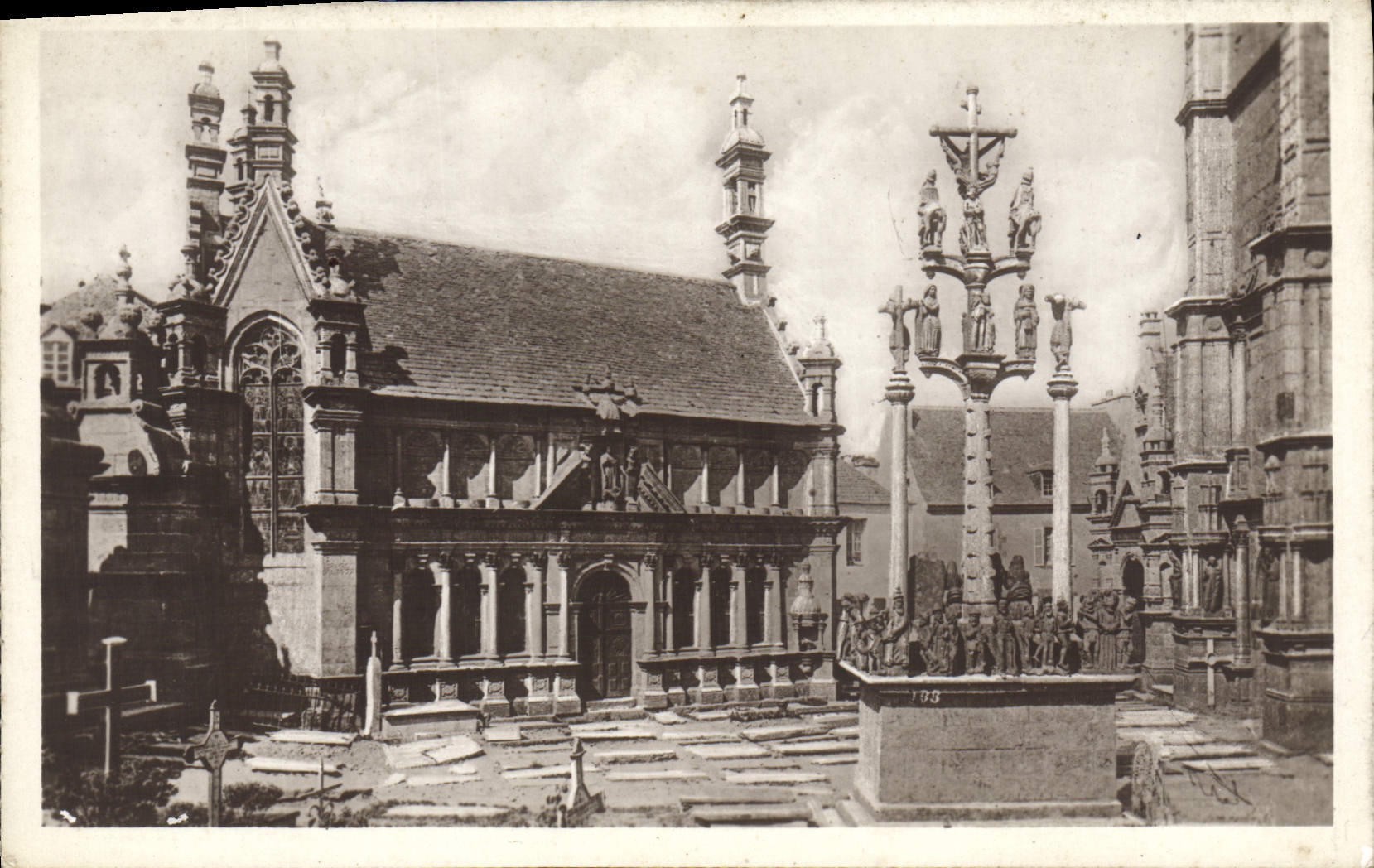 CPA Saint Thegonnec Le Calvaire Et L'Ossuaire