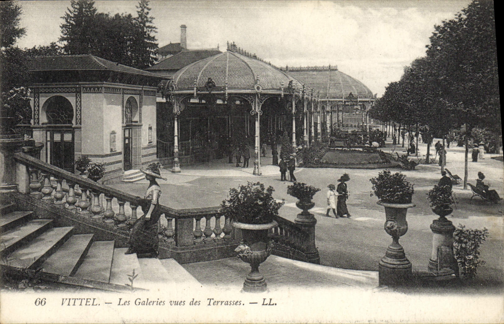 CPA Vittel Les Galeries vues des Terrasses