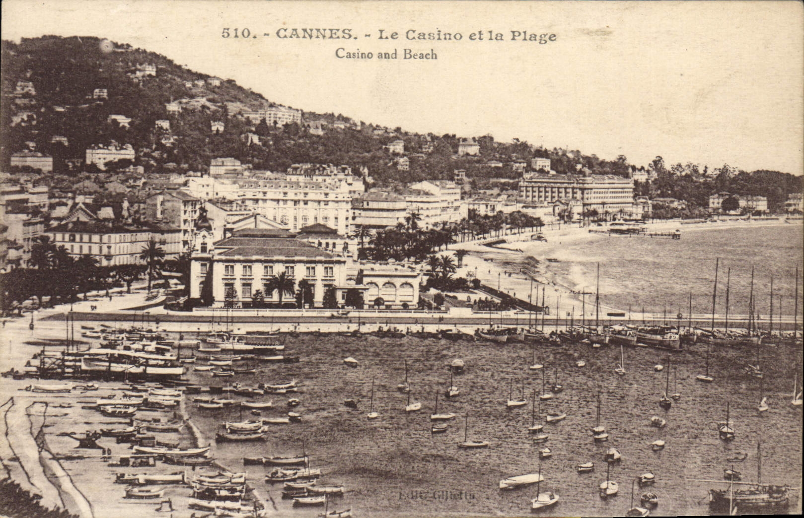 CPA Cannes Le Casino et la Plage Bateaux Barques