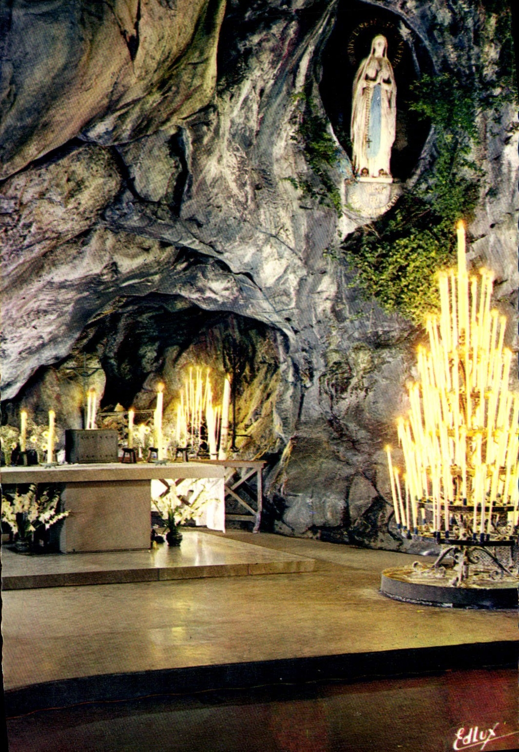 MODERN CARD Heavy the Miraculous Cave