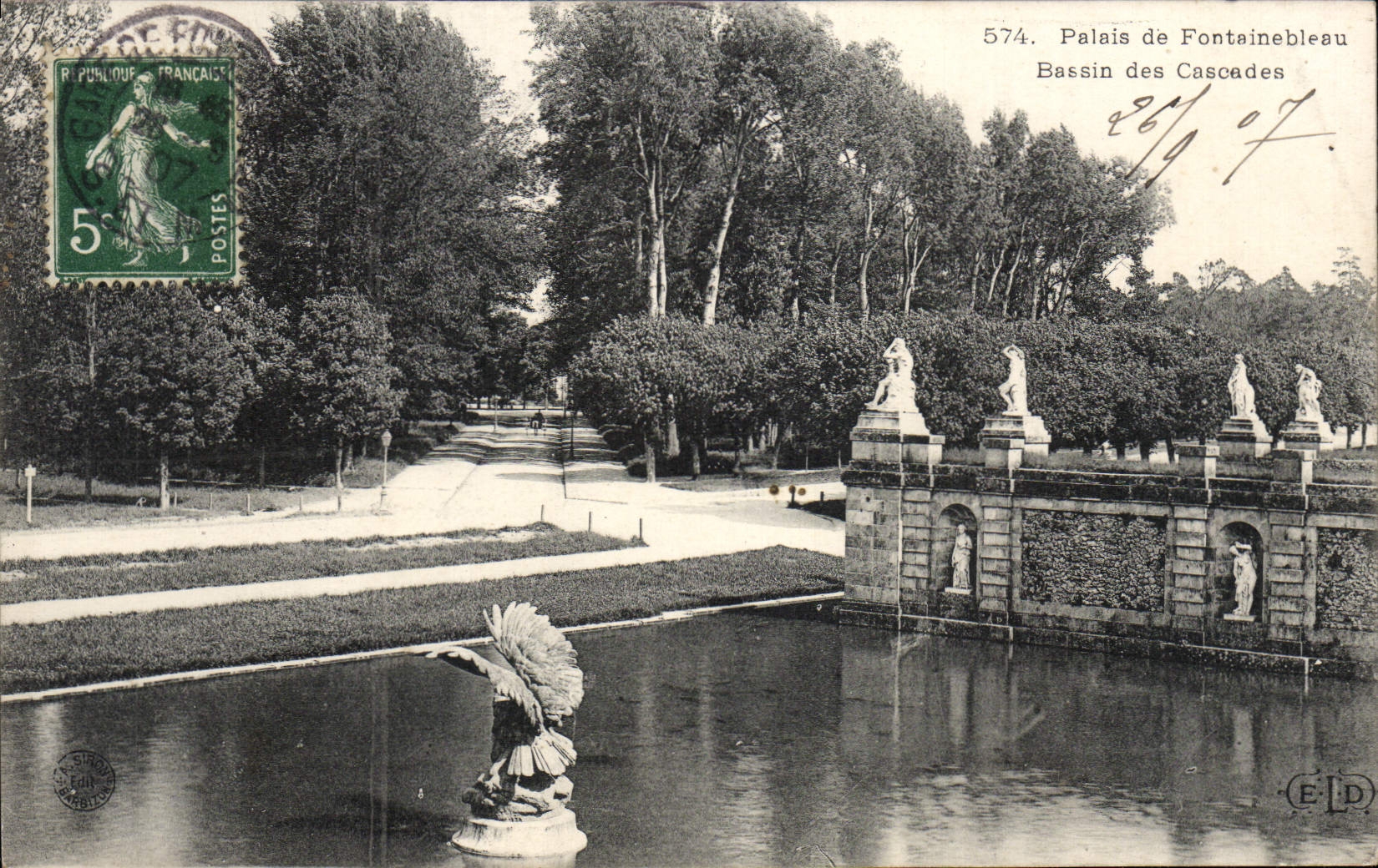 VINTAGE POSTCARD Palate of Fontainebleau Basin of the Cascades