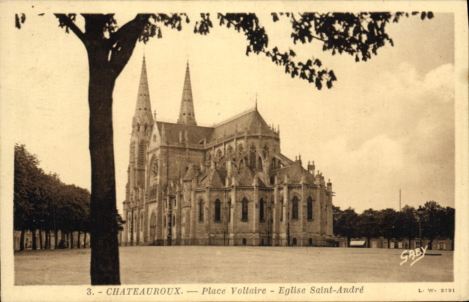 CPA Chateauroux Place Voltaire Eglise Saint Andre