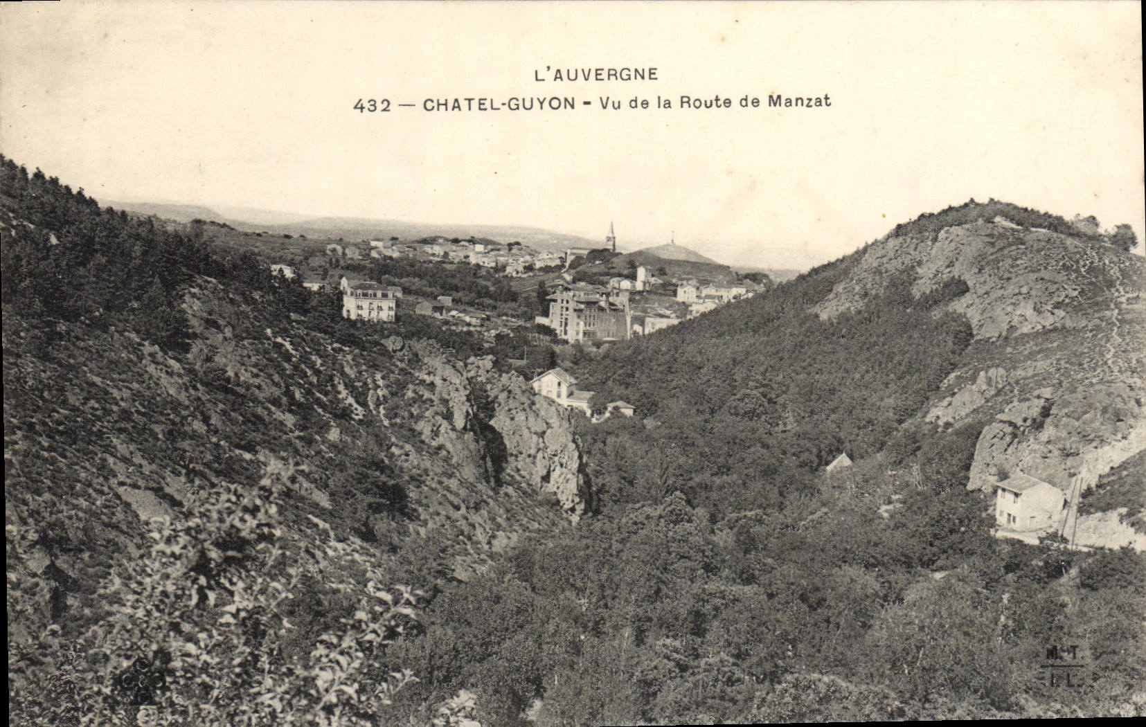 POSTAL Auvergne Chatel Guyon de la VENDIMIA visto del camino de Manzat