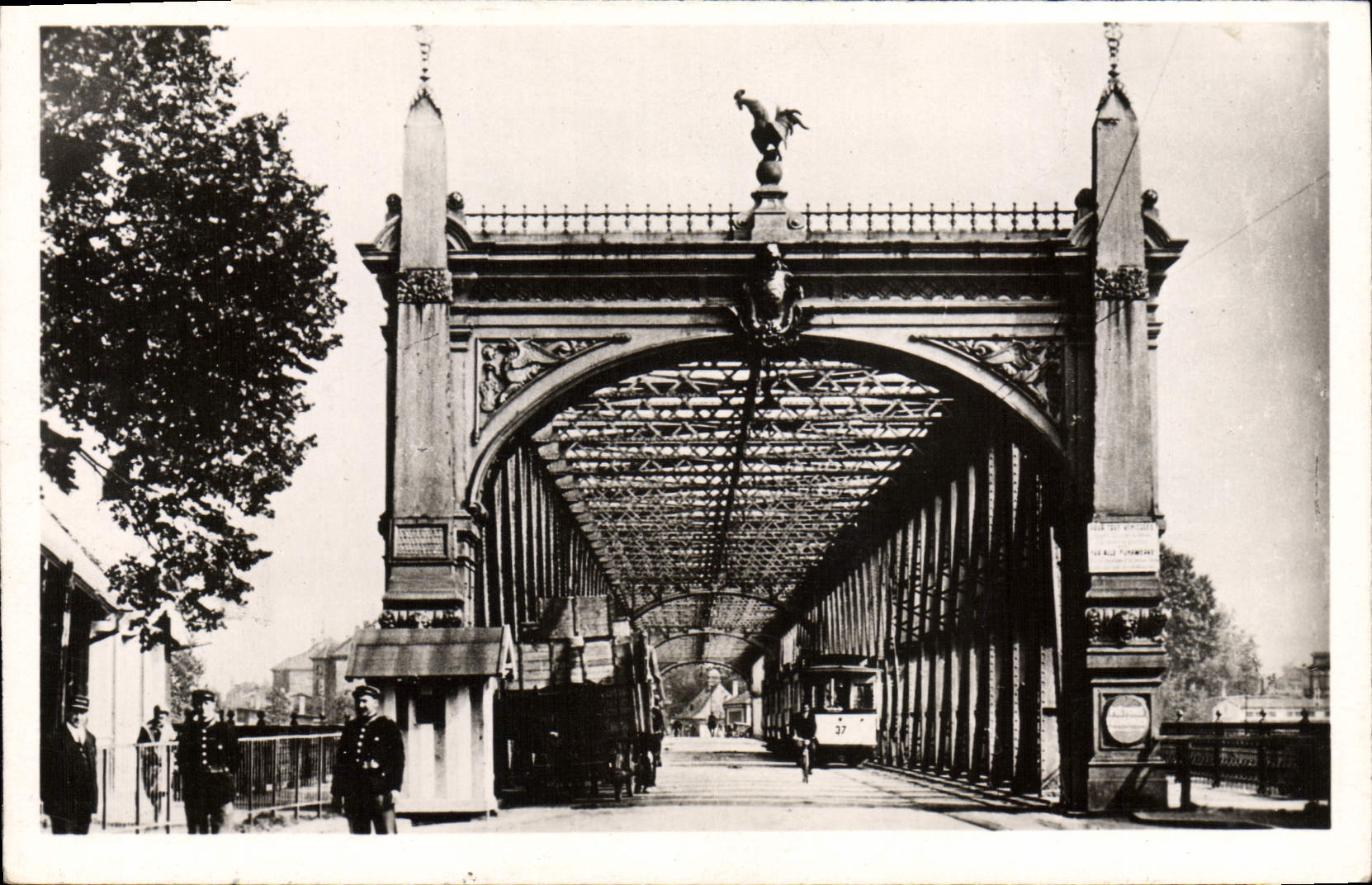 MODERN CARD Strasbourg Big shot of the Rhine Tramway