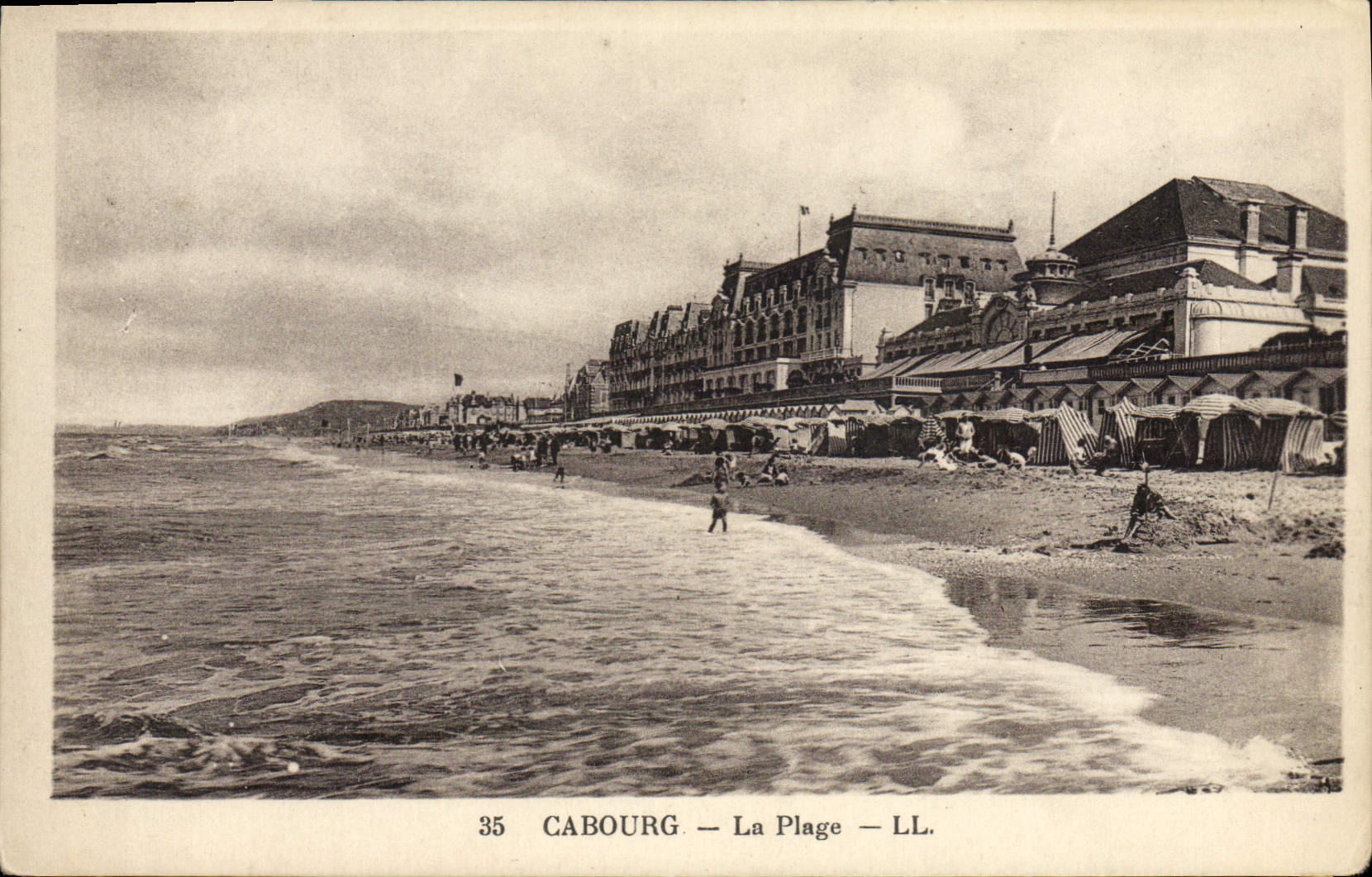 VINTAGE POSTCARD Cabourg the Beach