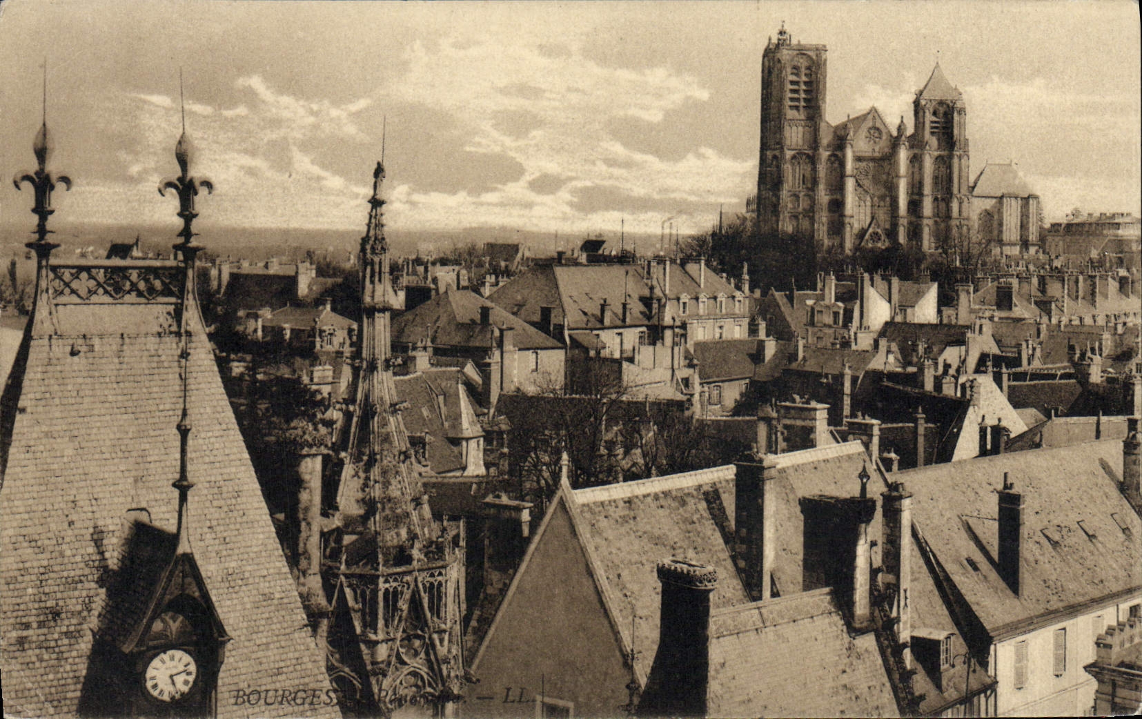 VINTAGE POSTCARD Bourges Panorama
