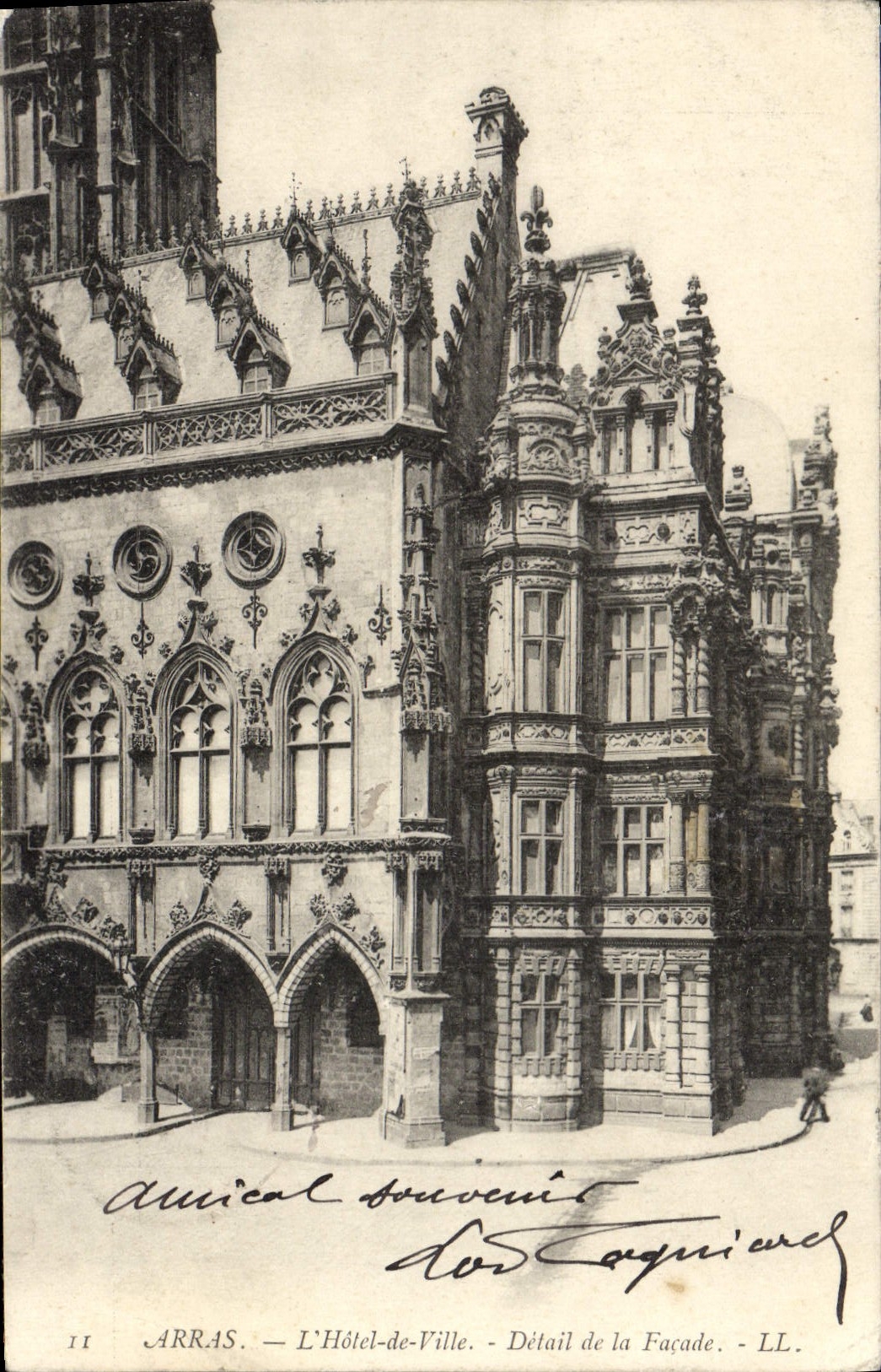 CPA Arras L'Hotel de Ville Detail de la Facade