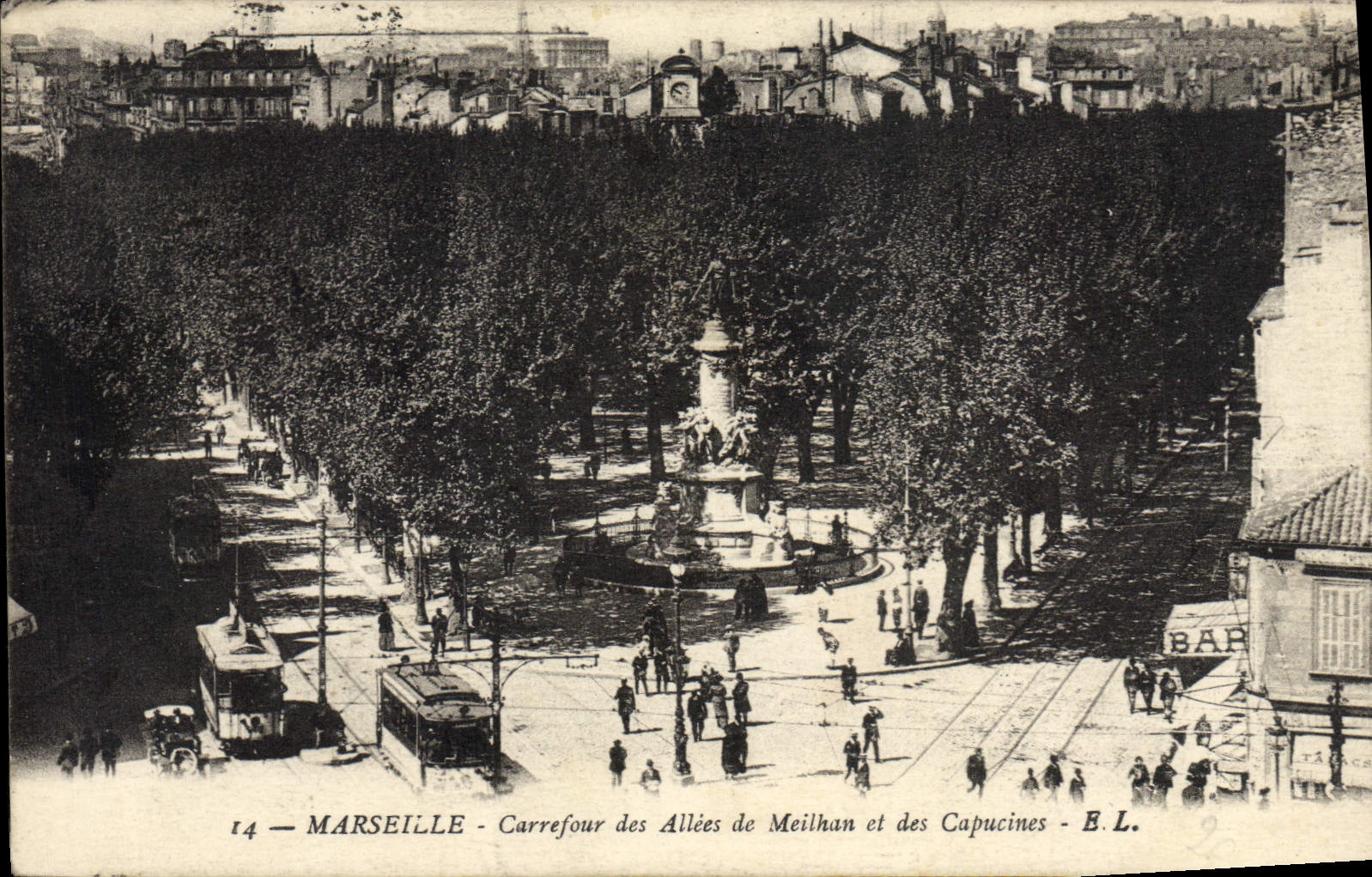 CPA Marseille Carrefour des allees de Meilhan et des Capucines Tramway