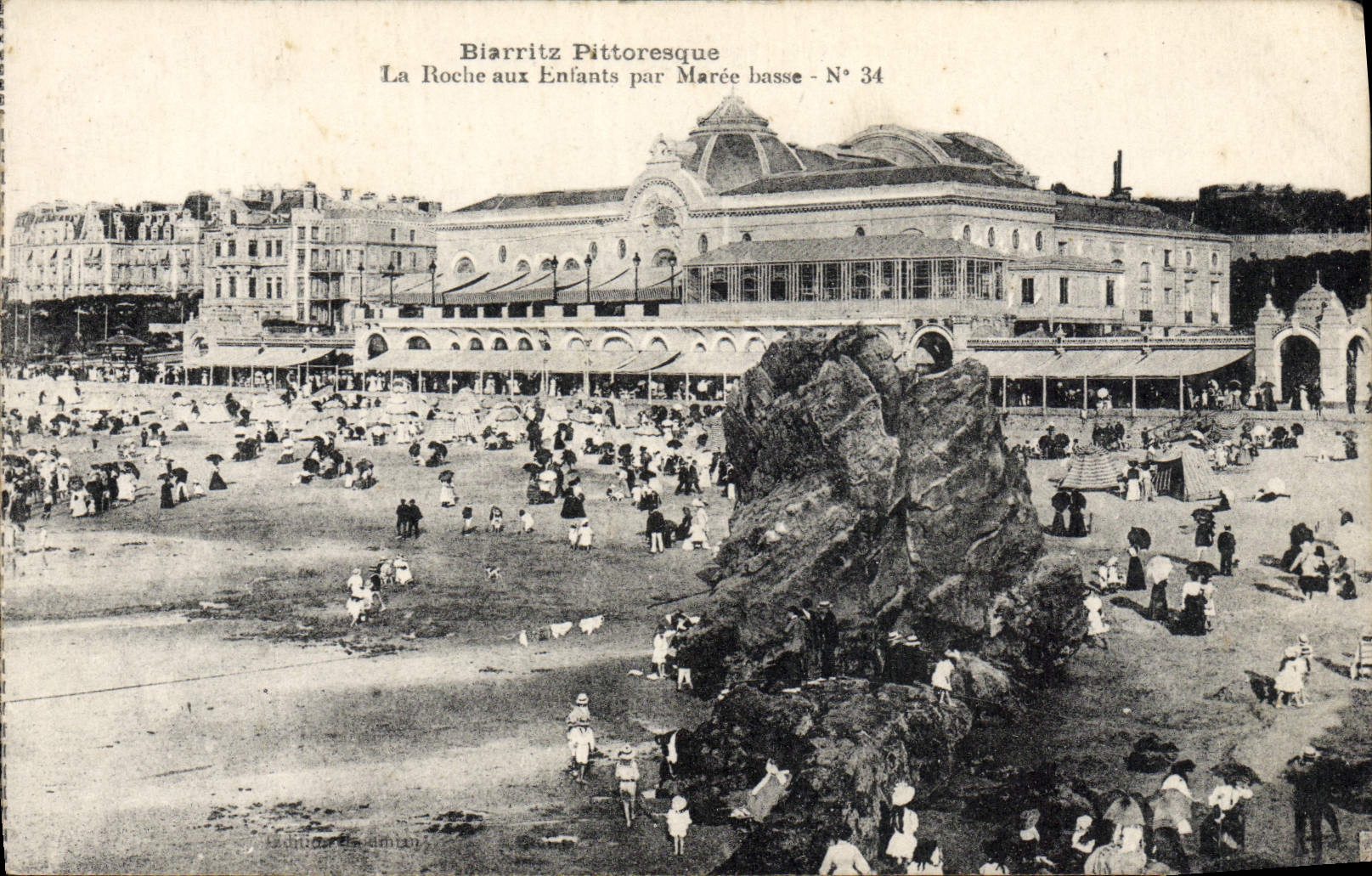VINTAGE POSTCARD Picturesque Biarritz the Rock with the Children By Low tide