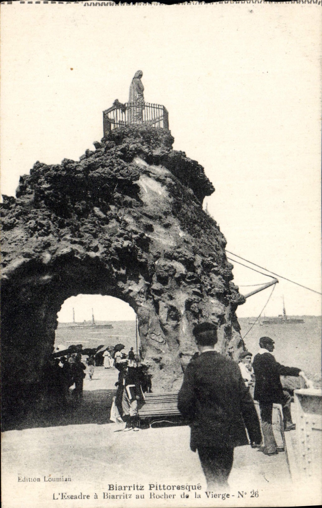 VINTAGE POSTCARD Biarritz Pittoresque the squadron has Biarritz with the rock of the virgin