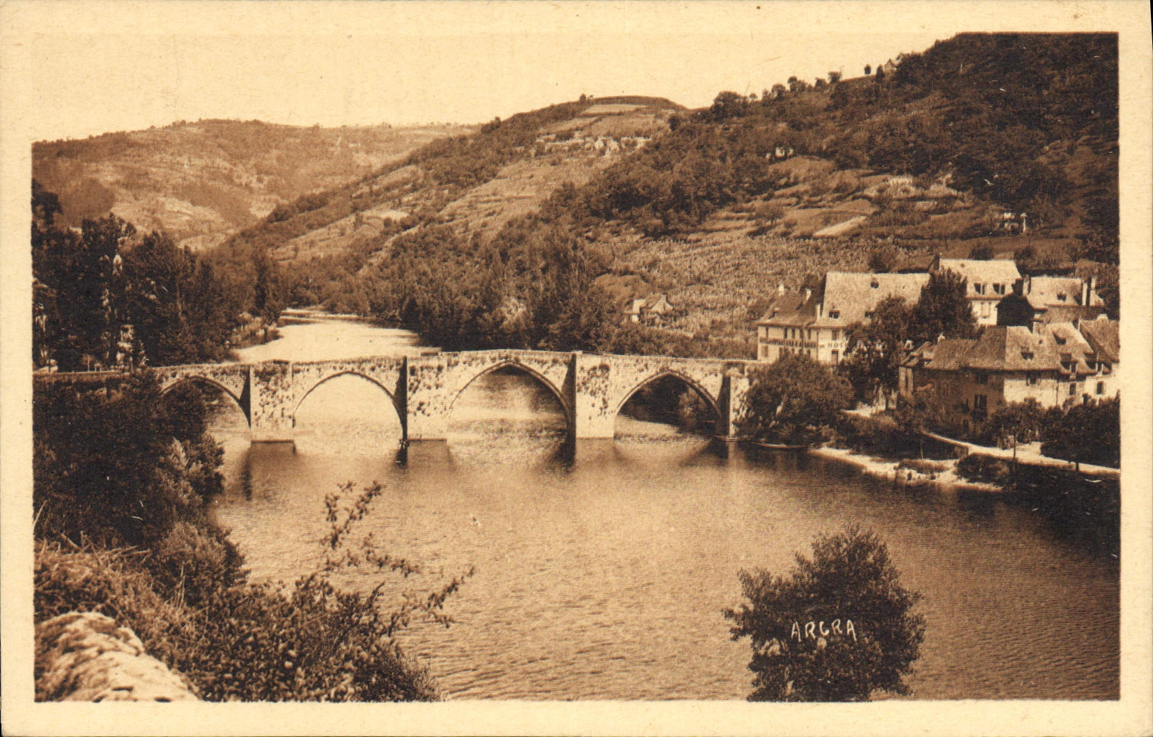 VINTAGE POSTCARD Entraygues On Gothic Truyere Bridge on Truyere