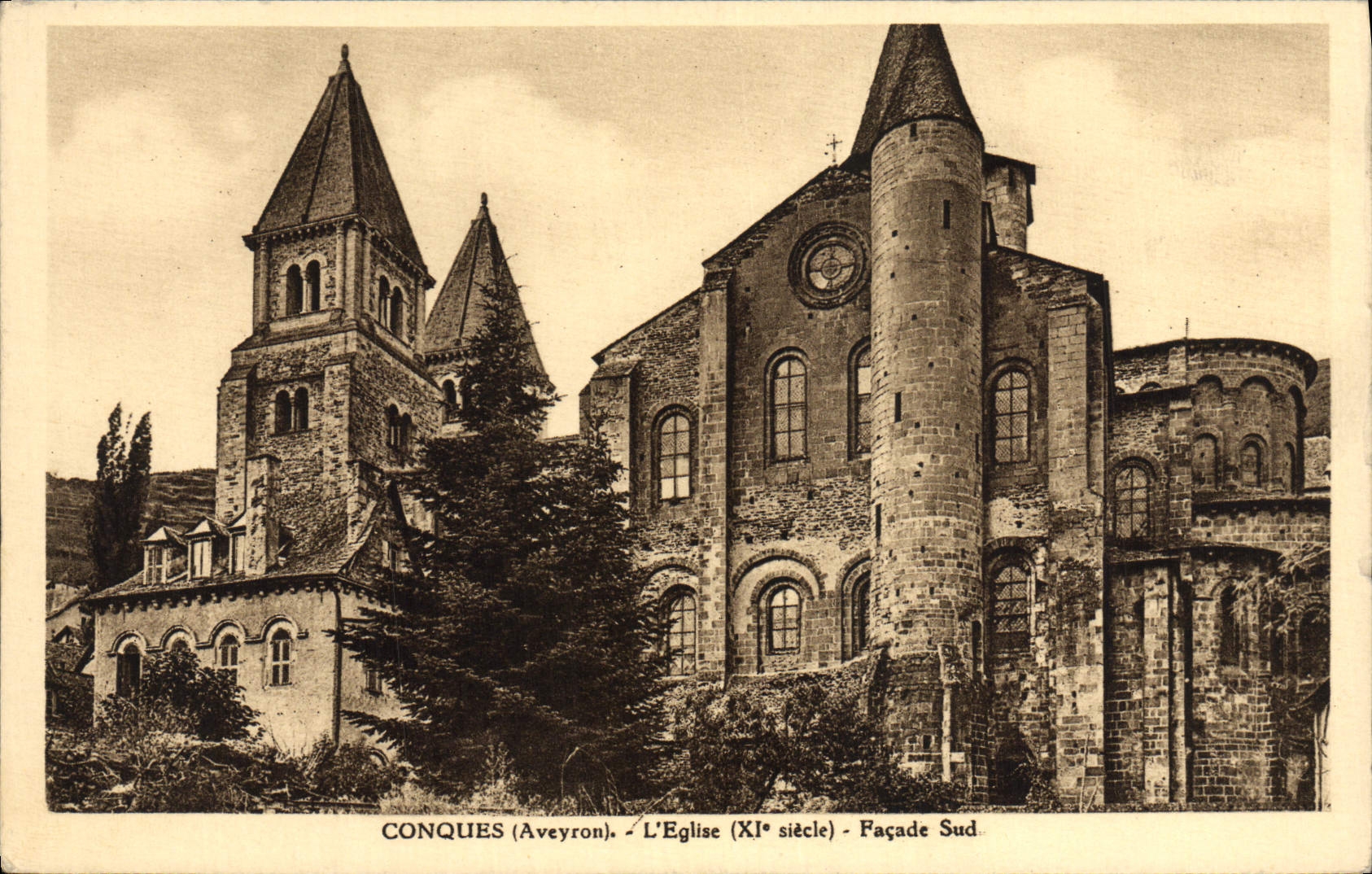 VINTAGE POSTCARD Conches the Church Southern Frontage
