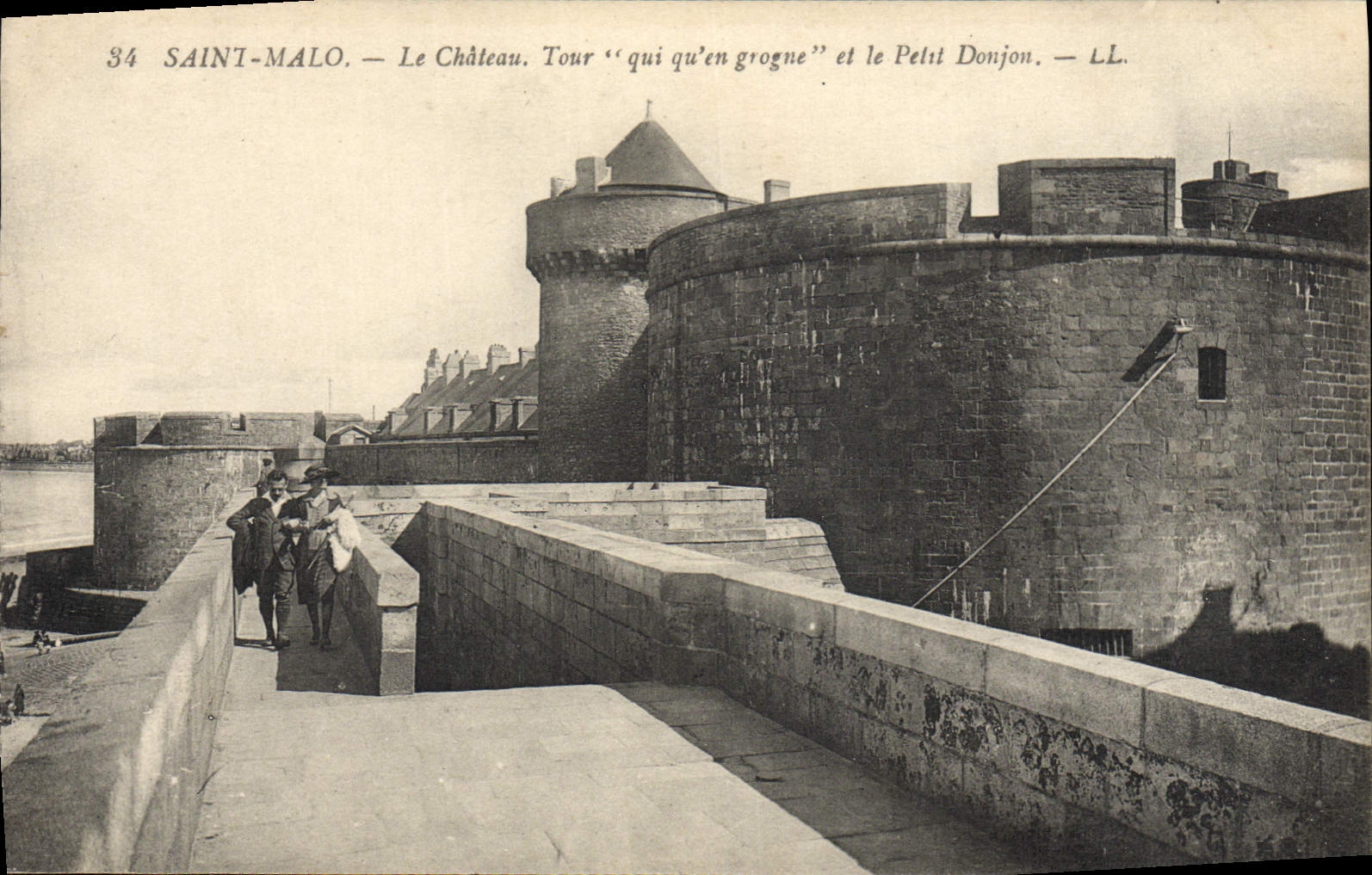 VINTAGE POSTCARD Saint Malo the Castle Turn Which that in Grogne and the small keep