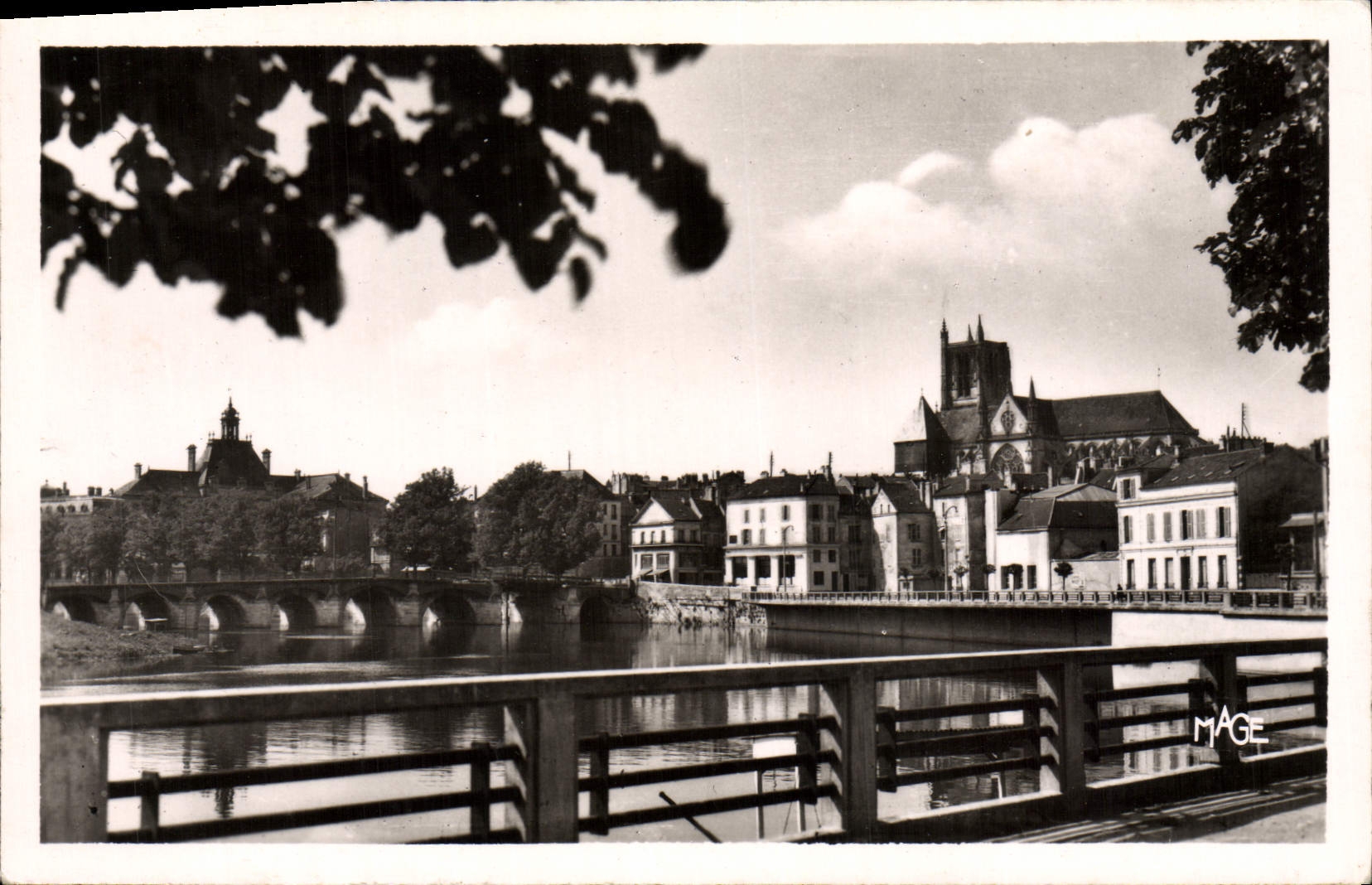 CPM Meaux Quai Victor Hugo