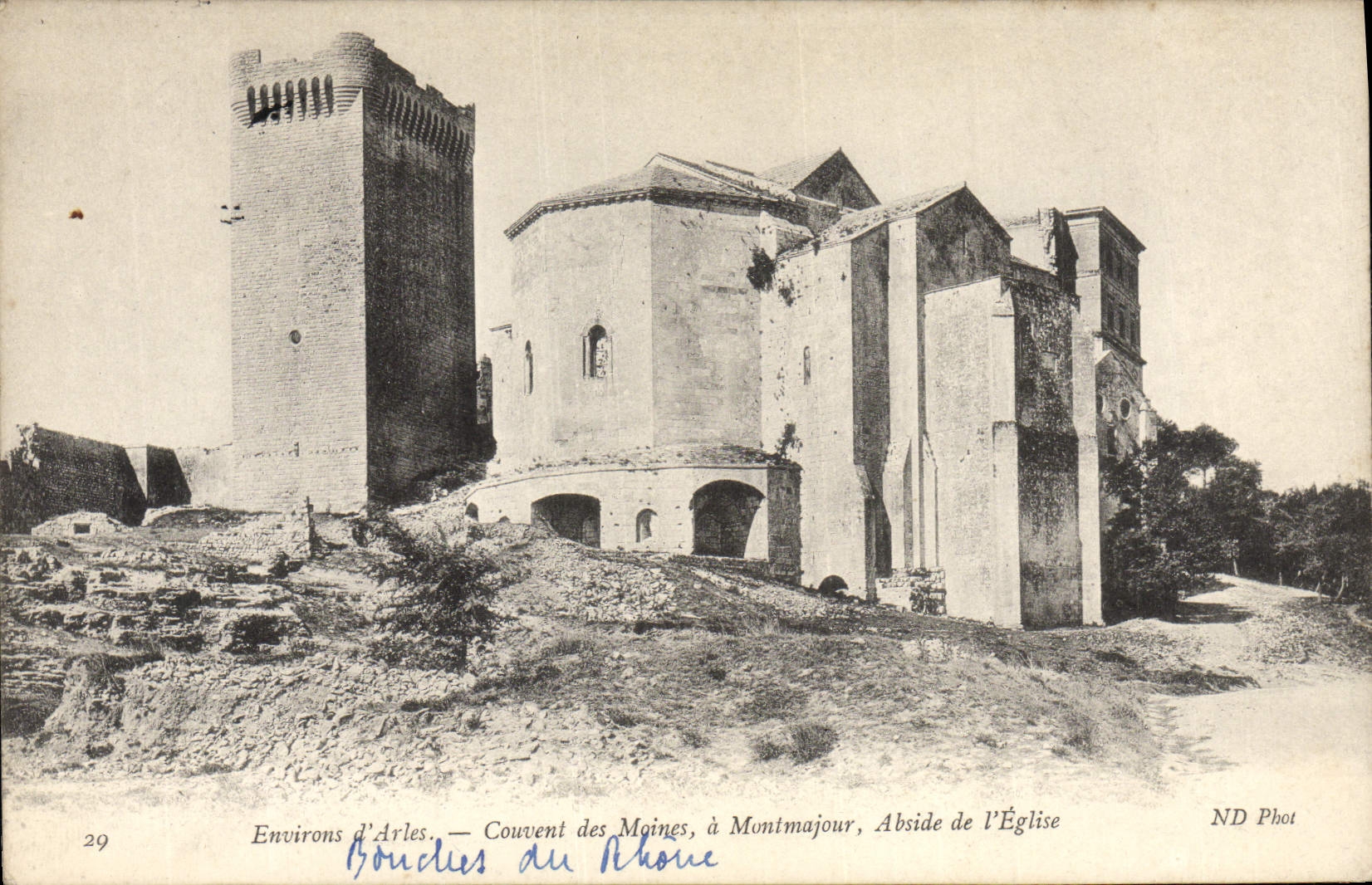 CPA Environs Arles Couvent des Moines a Montmajour Abside de l'Eglise