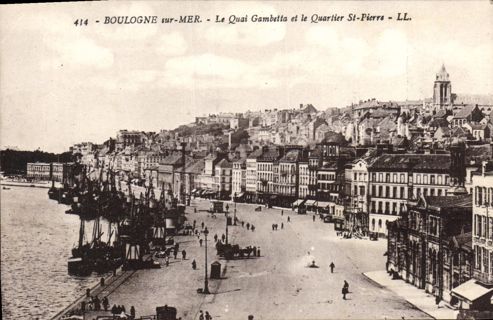 VINTAGE POSTCARD Boulogne On Sea the Gambetta Quay and the district St Pierre Boats