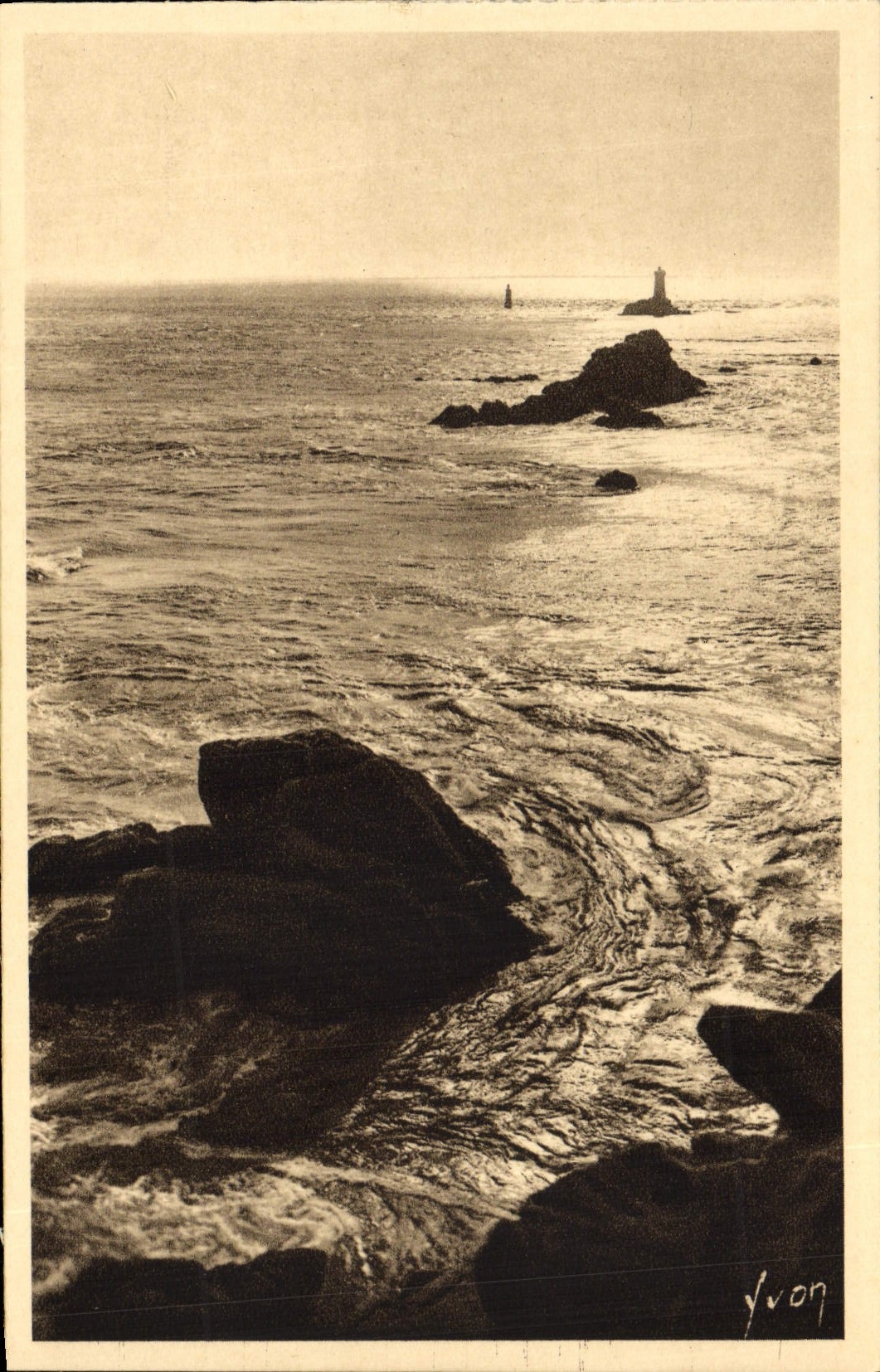 VINTAGE POSTCARD Point Of the Strong current Of Center the Spur of the Strong current and the Lighthouse of the old woman